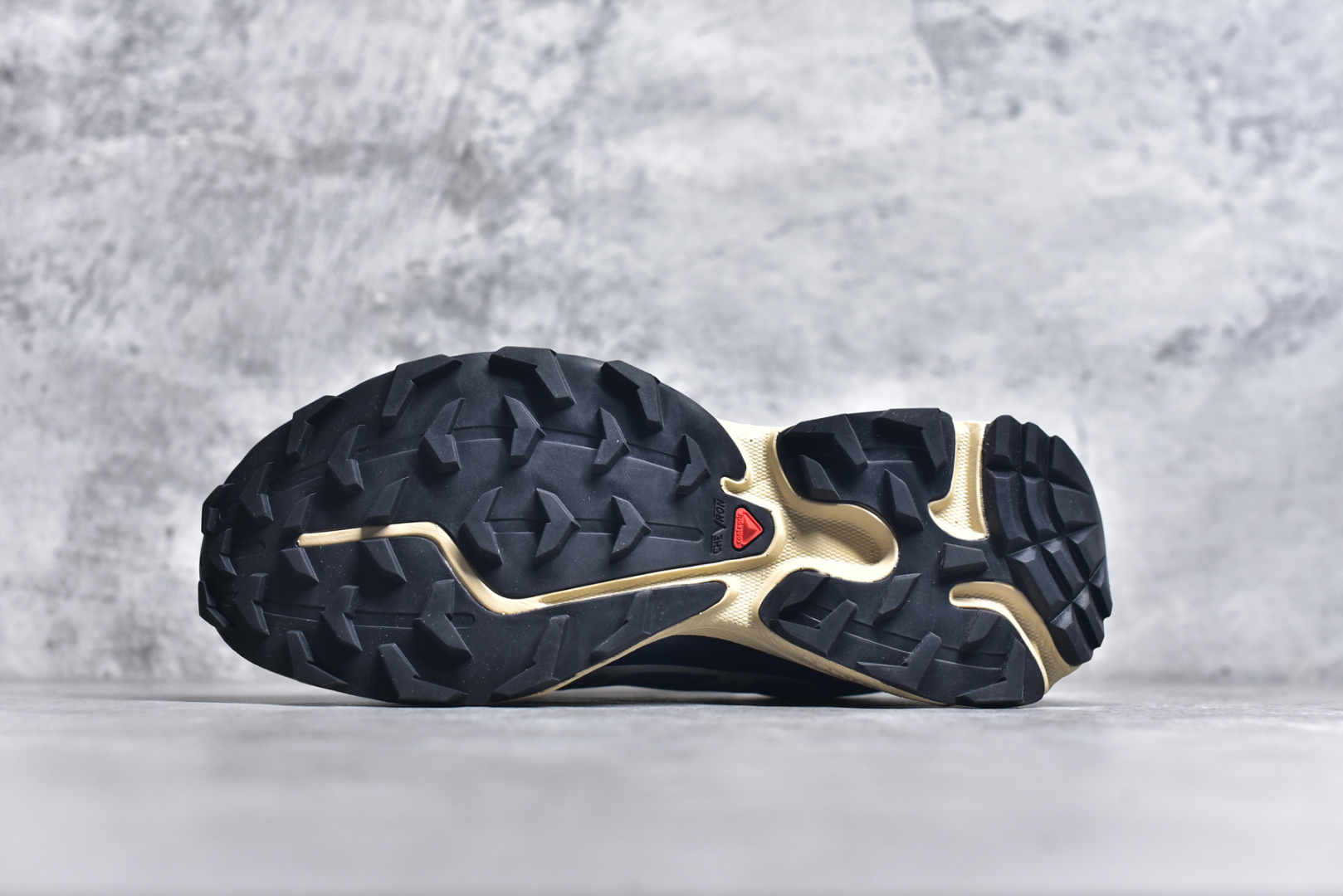 图片[6]-#纯原福利特价  Salomon系列. 萨洛蒙户外越野跑鞋 全套原纸板楦头开发 原厂特供网布配套加持 确保原汁原味 完美呈现版型 鞋面采用SENSIFIT贴合技术 全方位贴合包裹脚型 鞋跟部鞋底牵引设计 提供强大的抓地性能 更适应野外崎岖不平的道路 原档数据独家私模五层组合大底 男女鞋同步官方原装Ortholite轻量化鞋垫 中底布带钢印编号 原厂TPU锁扣 进口港宝加持 后跟自然饱满 还原公司包裹性 尺码：36 36.5 37.5 38 38.5 39 40 40.5 41 42 42.5 43 44 44.5 45-选品中心