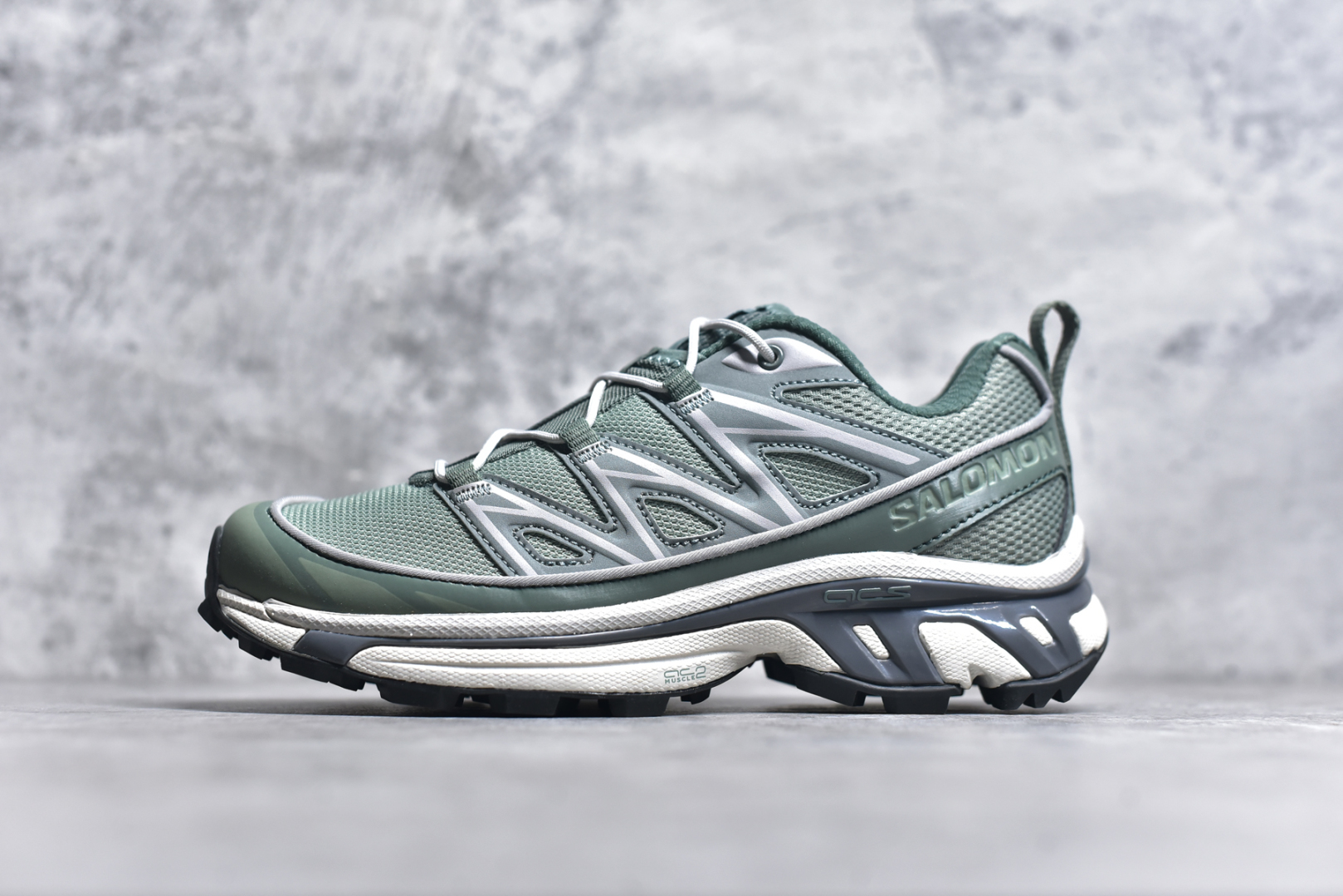 #纯原福利特价  Salomon系列. 萨洛蒙户外越野跑鞋 全套原纸板楦头开发 原厂特供网布配套加持 确保原汁原味 完美呈现版型 鞋面采用SENSIFIT贴合技术 全方位贴合包裹脚型 鞋跟部鞋底牵引设计 提供强大的抓地性能 更适应野外崎岖不平的道路 原档数据独家私模五层组合大底 男女鞋同步官方原装Ortholite轻量化鞋垫 中底布带钢印编号 原厂TPU锁扣 进口港宝加持 后跟自然饱满 还原公司包裹性 尺码：36 36.5 37.5 38 38.5 39 40 40.5 41 42 42.5 43 44 44.5 45-选品中心