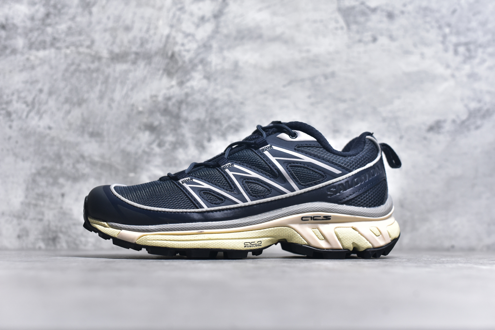 #纯原福利特价  Salomon系列. 萨洛蒙户外越野跑鞋 全套原纸板楦头开发 原厂特供网布配套加持 确保原汁原味 完美呈现版型 鞋面采用SENSIFIT贴合技术 全方位贴合包裹脚型 鞋跟部鞋底牵引设计 提供强大的抓地性能 更适应野外崎岖不平的道路 原档数据独家私模五层组合大底 男女鞋同步官方原装Ortholite轻量化鞋垫 中底布带钢印编号 原厂TPU锁扣 进口港宝加持 后跟自然饱满 还原公司包裹性 尺码：36 36.5 37.5 38 38.5 39 40 40.5 41 42 42.5 43 44 44.5 45-选品中心