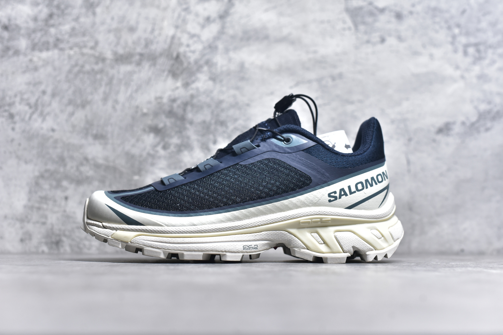 #纯原福利特价  Salomon系列. 萨洛蒙户外越野跑鞋 全套原纸板楦头开发 原厂特供网布配套加持 确保原汁原味 完美呈现版型 鞋面采用SENSIFIT贴合技术 全方位贴合包裹脚型 鞋跟部鞋底牵引设计 提供强大的抓地性能 更适应野外崎岖不平的道路 原档数据独家私模五层组合大底 男女鞋同步官方原装Ortholite轻量化鞋垫 中底布带钢印编号 原厂TPU锁扣 进口港宝加持 后跟自然饱满 还原公司包裹性 尺码：36 36.5 37.5 38 38.5 39 40 40.5 41 42 42.5 43 44 44.5 45-选品中心