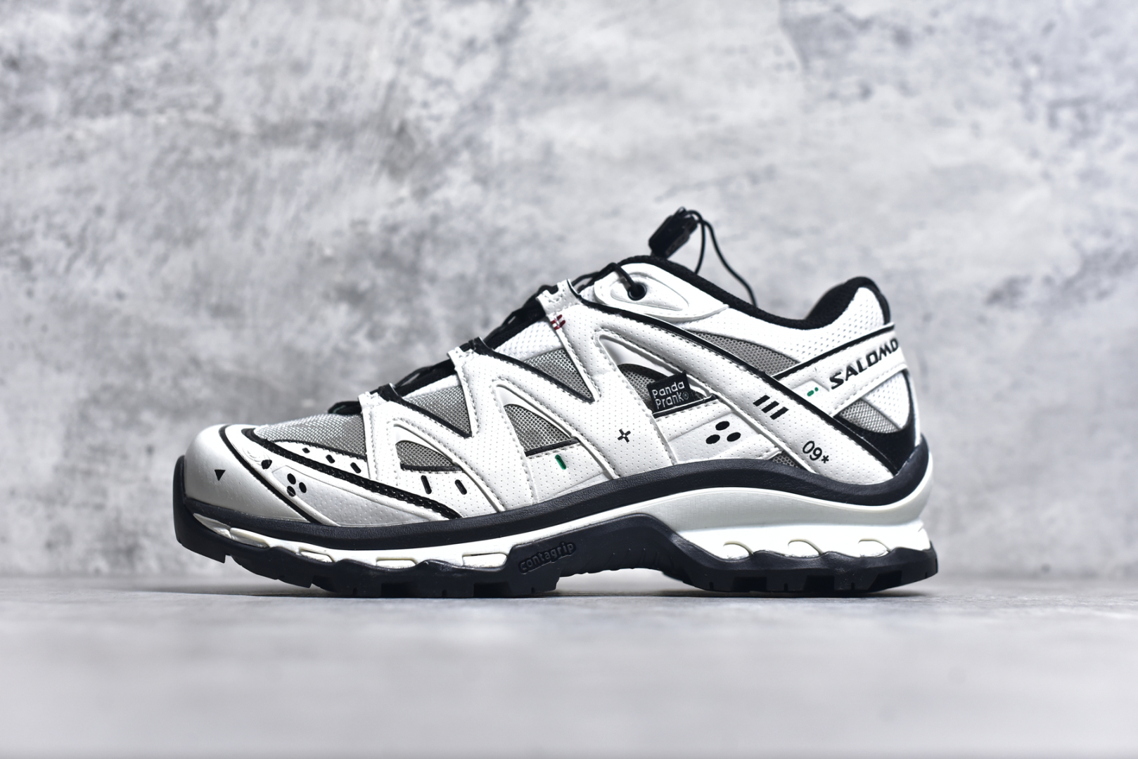 #纯原福利特价  Salomon系列. 萨洛蒙户外越野跑鞋 全套原纸板楦头开发 原厂特供网布配套加持 确保原汁原味 完美呈现版型 鞋面采用SENSIFIT贴合技术 全方位贴合包裹脚型 鞋跟部鞋底牵引设计 提供强大的抓地性能 更适应野外崎岖不平的道路 原档数据独家私模五层组合大底 男女鞋同步官方原装Ortholite轻量化鞋垫 中底布带钢印编号 原厂TPU锁扣 进口港宝加持 后跟自然饱满 还原公司包裹性 尺码：36 36.5 37.5 38 38.5 39 40 40.5 41 42 42.5 43 44 44.5 45-选品中心
