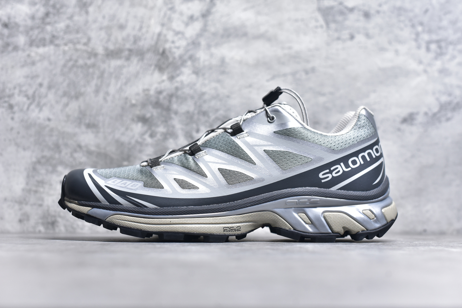 #纯原福利特价  Salomon系列. 萨洛蒙户外越野跑鞋 全套原纸板楦头开发 原厂特供网布配套加持 确保原汁原味 完美呈现版型 鞋面采用SENSIFIT贴合技术 全方位贴合包裹脚型 鞋跟部鞋底牵引设计 提供强大的抓地性能 更适应野外崎岖不平的道路 原档数据独家私模五层组合大底 男女鞋同步官方原装Ortholite轻量化鞋垫 中底布带钢印编号 原厂TPU锁扣 进口港宝加持 后跟自然饱满 还原公司包裹性 尺码：36 36.5 37.5 38 38.5 39 40 40.5 41 42 42.5 43 44 44.5 45-选品中心