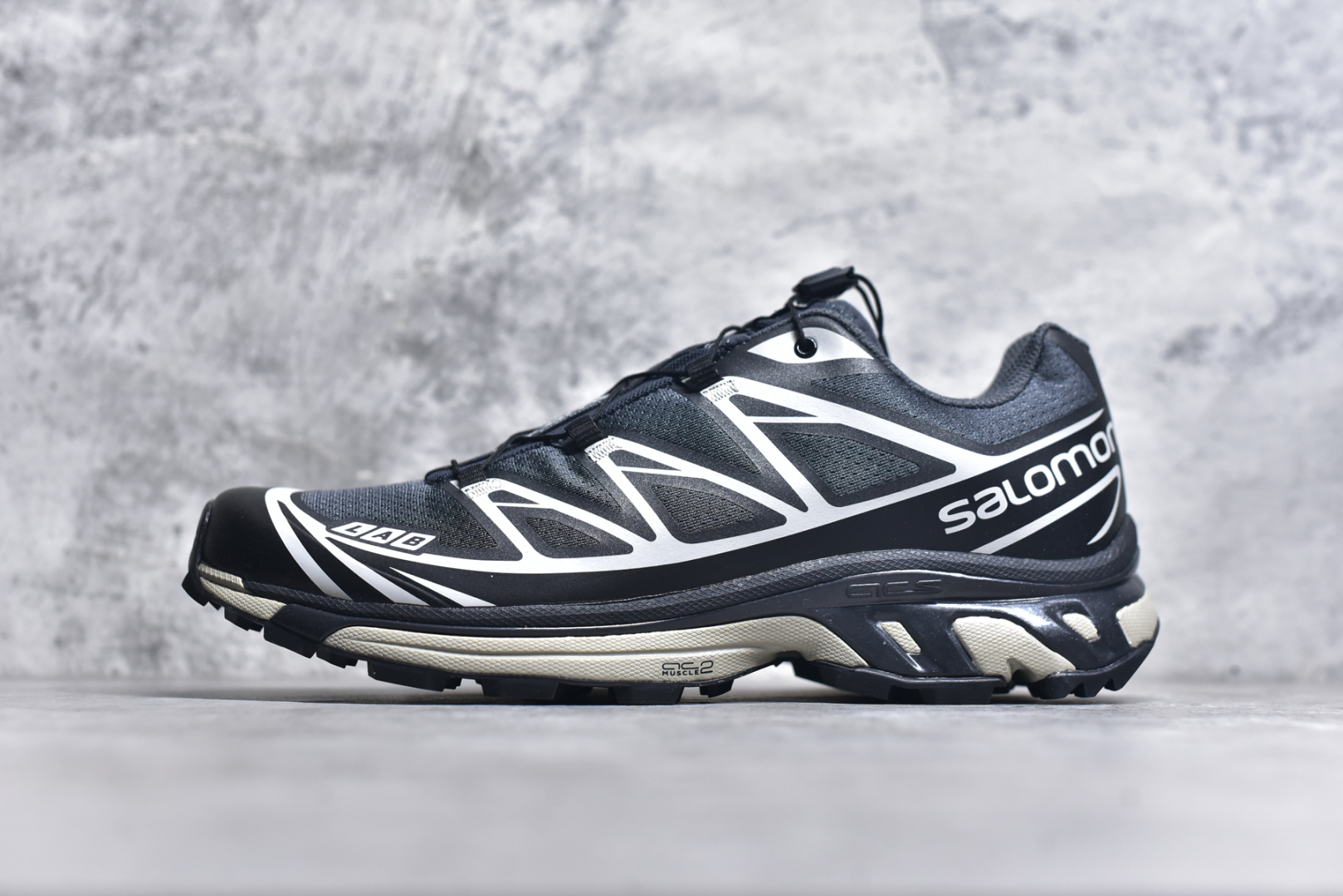 #纯原福利特价  Salomon系列. 萨洛蒙户外越野跑鞋 全套原纸板楦头开发 原厂特供网布配套加持 确保原汁原味 完美呈现版型 鞋面采用SENSIFIT贴合技术 全方位贴合包裹脚型 鞋跟部鞋底牵引设计 提供强大的抓地性能 更适应野外崎岖不平的道路 原档数据独家私模五层组合大底 男女鞋同步官方原装Ortholite轻量化鞋垫 中底布带钢印编号 原厂TPU锁扣 进口港宝加持 后跟自然饱满 还原公司包裹性 尺码：36 36.5 37.5 38 38.5 39 40 40.5 41 42 42.5 43 44 44.5 45-选品中心