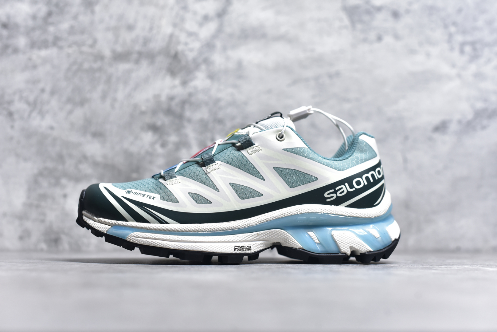 #纯原福利特价  Salomon系列. 萨洛蒙户外越野跑鞋 全套原纸板楦头开发 原厂特供网布配套加持 确保原汁原味 完美呈现版型 鞋面采用SENSIFIT贴合技术 全方位贴合包裹脚型 鞋跟部鞋底牵引设计 提供强大的抓地性能 更适应野外崎岖不平的道路 原档数据独家私模五层组合大底 男女鞋同步官方原装Ortholite轻量化鞋垫 中底布带钢印编号 原厂TPU锁扣 进口港宝加持 后跟自然饱满 还原公司包裹性 尺码：36 36.5 37.5 38 38.5 39 40 40.5 41 42 42.5 43 44 44.5 45-选品中心