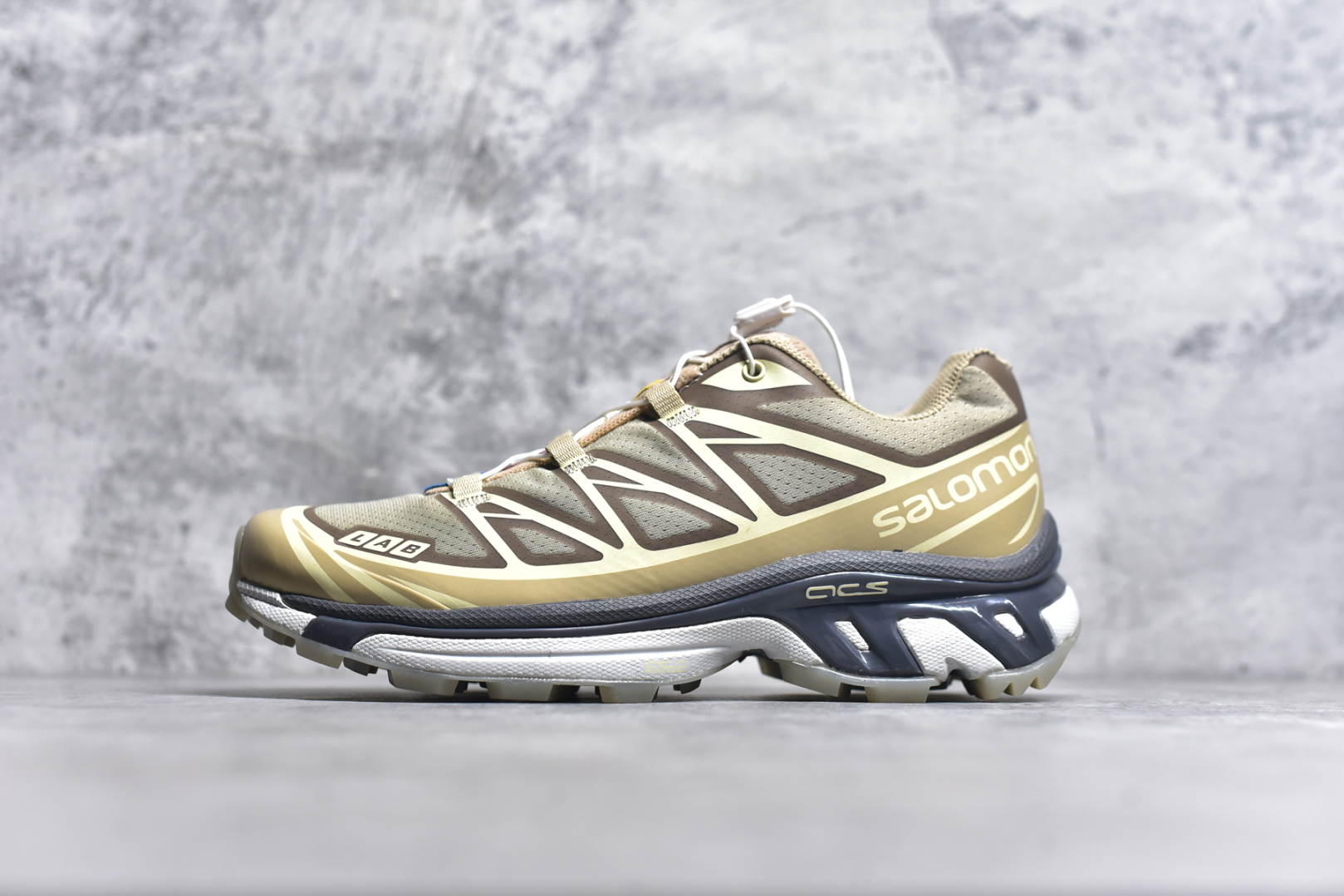 #纯原福利特价  Salomon系列. 萨洛蒙户外越野跑鞋 全套原纸板楦头开发 原厂特供网布配套加持 确保原汁原味 完美呈现版型 鞋面采用SENSIFIT贴合技术 全方位贴合包裹脚型 鞋跟部鞋底牵引设计 提供强大的抓地性能 更适应野外崎岖不平的道路 原档数据独家私模五层组合大底 男女鞋同步官方原装Ortholite轻量化鞋垫 中底布带钢印编号 原厂TPU锁扣 进口港宝加持 后跟自然饱满 还原公司包裹性 尺码：36 36.5 37.5 38 38.5 39 40 40.5 41 42 42.5 43 44 44.5 45-选品中心