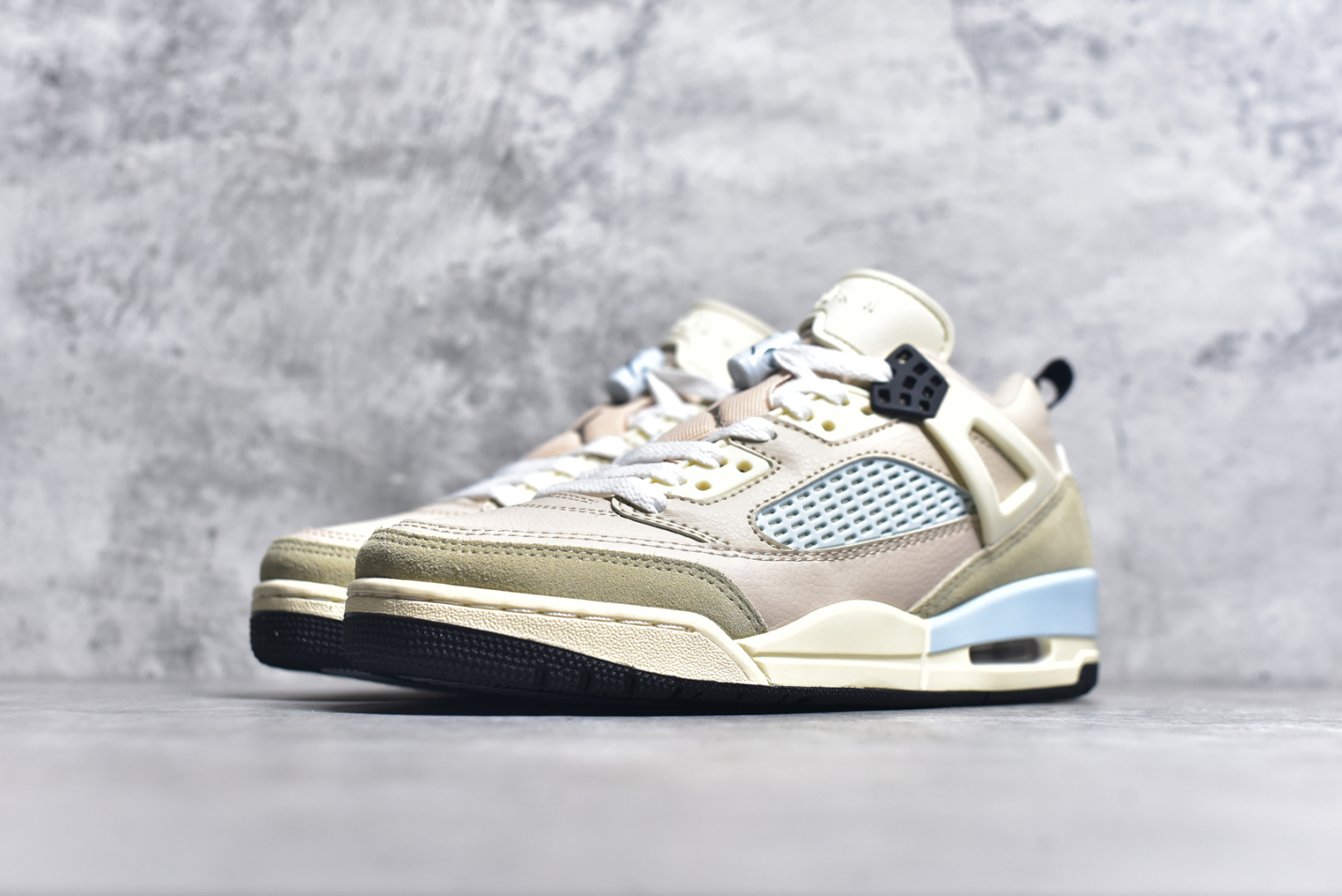 图片[2]-#Jordan Spizike Low AJ复古低帮篮球鞋 这款鞋子著名导演斯派克李的Jordan Spizike专属 预计于明年夏季推出全新低帮版本 将包括三款配色 经典爆裂纹非常复古 两款配色分别以大学红和黑曜石蓝进行区分 鞋身设计中依旧带有大象爆裂纹、鞋侧束带、塑胶网布等经典元素 之后 在鞋舌、内衬以及鞋底等位置缀以大学红和黑曜石蓝搭配 带来全新造型 尺码：36 36.5 37.5 38 38.5 39 40 40.5 41 42 42.5 43 44 44.5 45 46 47.5-选品中心