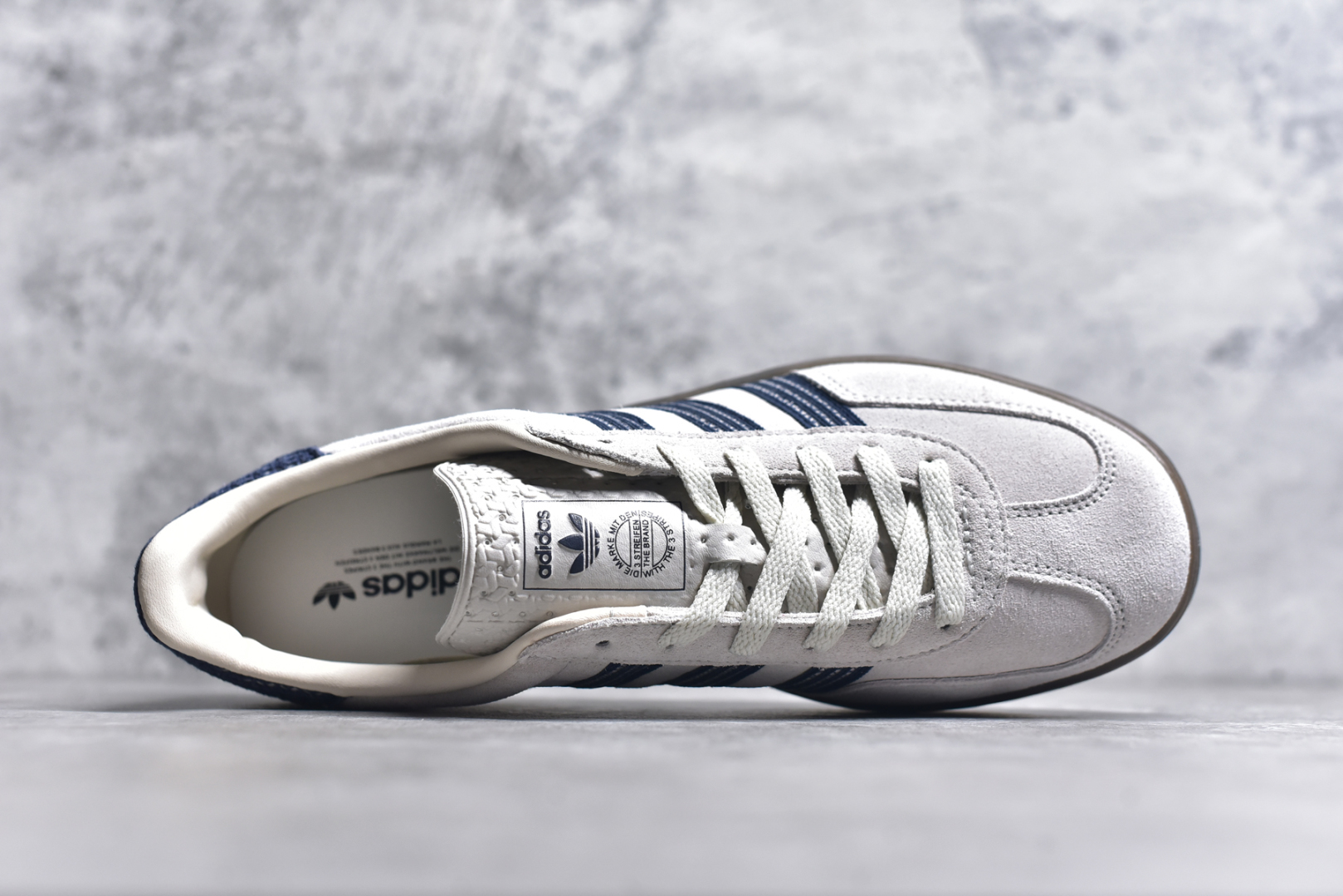 图片[4]-#AD Gazelle Indoor Trainers 羚羊内训系列低帮复古百搭休闲运动德训风板鞋 JR3381 90年代经典的复刻版！自60年代以足球训练鞋面世以来,Gazelle就以其经典设计席卷全球。1991年版本的复刻,再造经典Gazelle。采用皮革打造,搭配浊色细节,让这款经典更加简约。尺码：36 36⅔ 37⅓ 38 38⅔ 39⅓ 40 40⅔ 41⅓ 42 42⅔ 43⅓ 44 45-选品中心