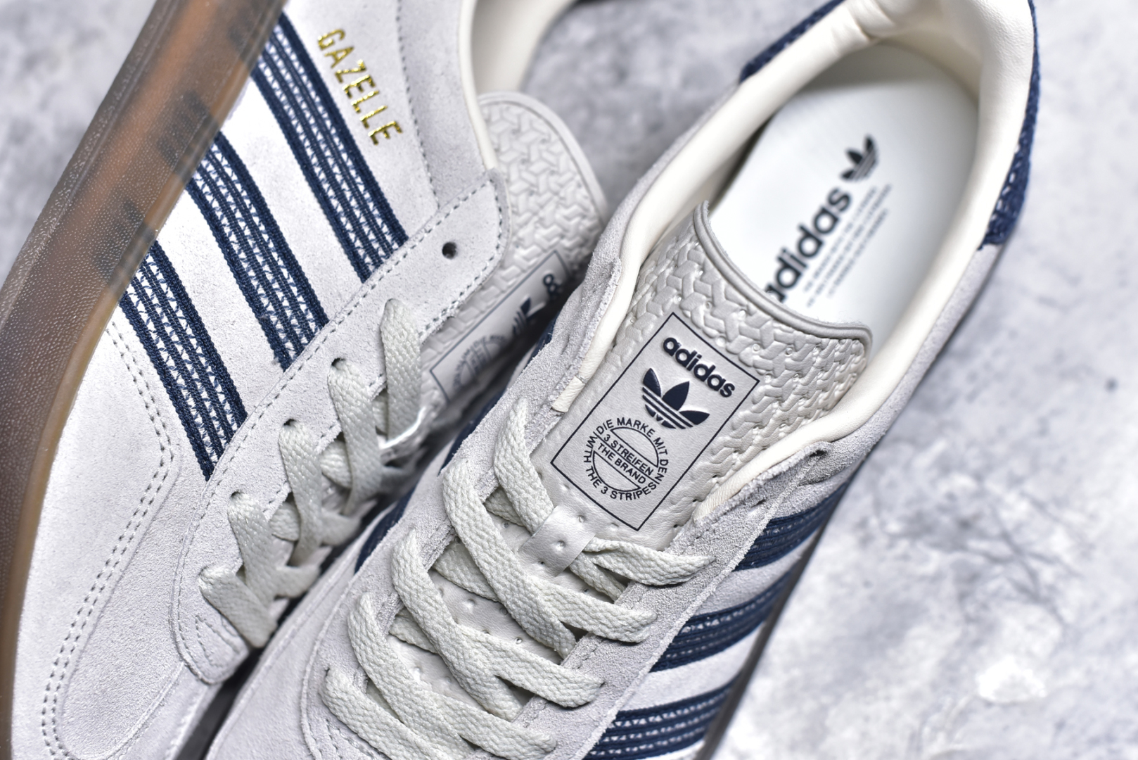 图片[9]-#AD Gazelle Indoor Trainers 羚羊内训系列低帮复古百搭休闲运动德训风板鞋 JR3381 90年代经典的复刻版！自60年代以足球训练鞋面世以来,Gazelle就以其经典设计席卷全球。1991年版本的复刻,再造经典Gazelle。采用皮革打造,搭配浊色细节,让这款经典更加简约。尺码：36 36⅔ 37⅓ 38 38⅔ 39⅓ 40 40⅔ 41⅓ 42 42⅔ 43⅓ 44 45-选品中心