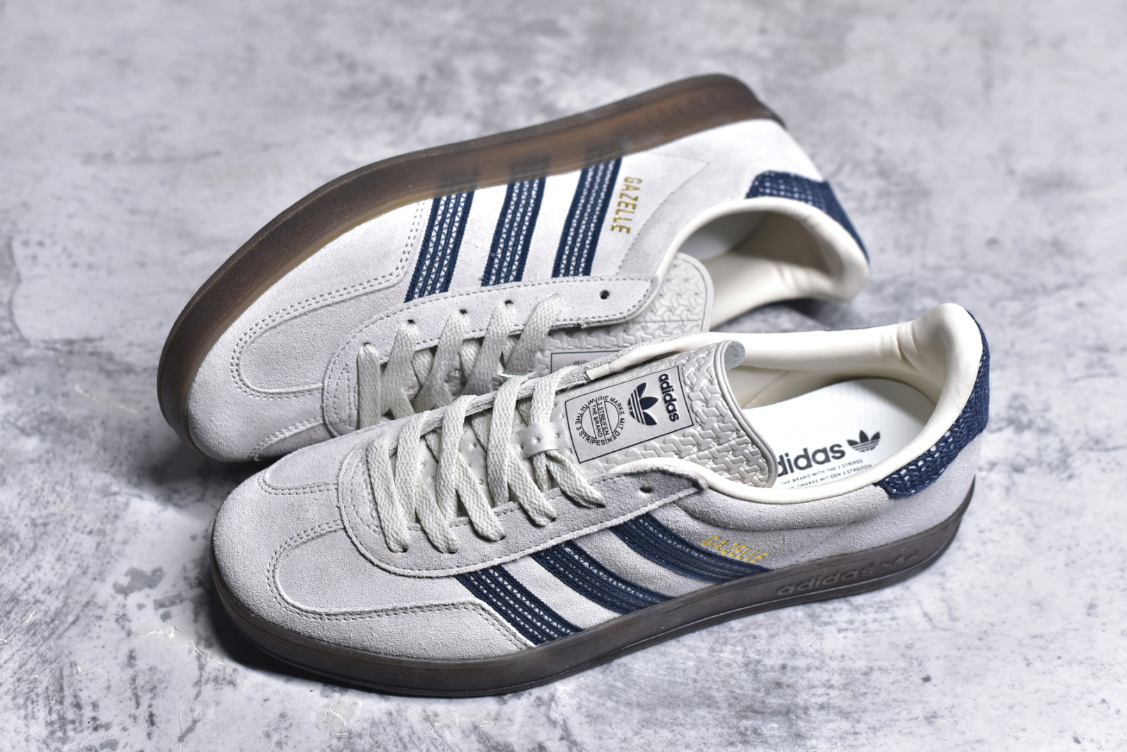 图片[7]-#AD Gazelle Indoor Trainers 羚羊内训系列低帮复古百搭休闲运动德训风板鞋 JR3381 90年代经典的复刻版！自60年代以足球训练鞋面世以来,Gazelle就以其经典设计席卷全球。1991年版本的复刻,再造经典Gazelle。采用皮革打造,搭配浊色细节,让这款经典更加简约。尺码：36 36⅔ 37⅓ 38 38⅔ 39⅓ 40 40⅔ 41⅓ 42 42⅔ 43⅓ 44 45-选品中心