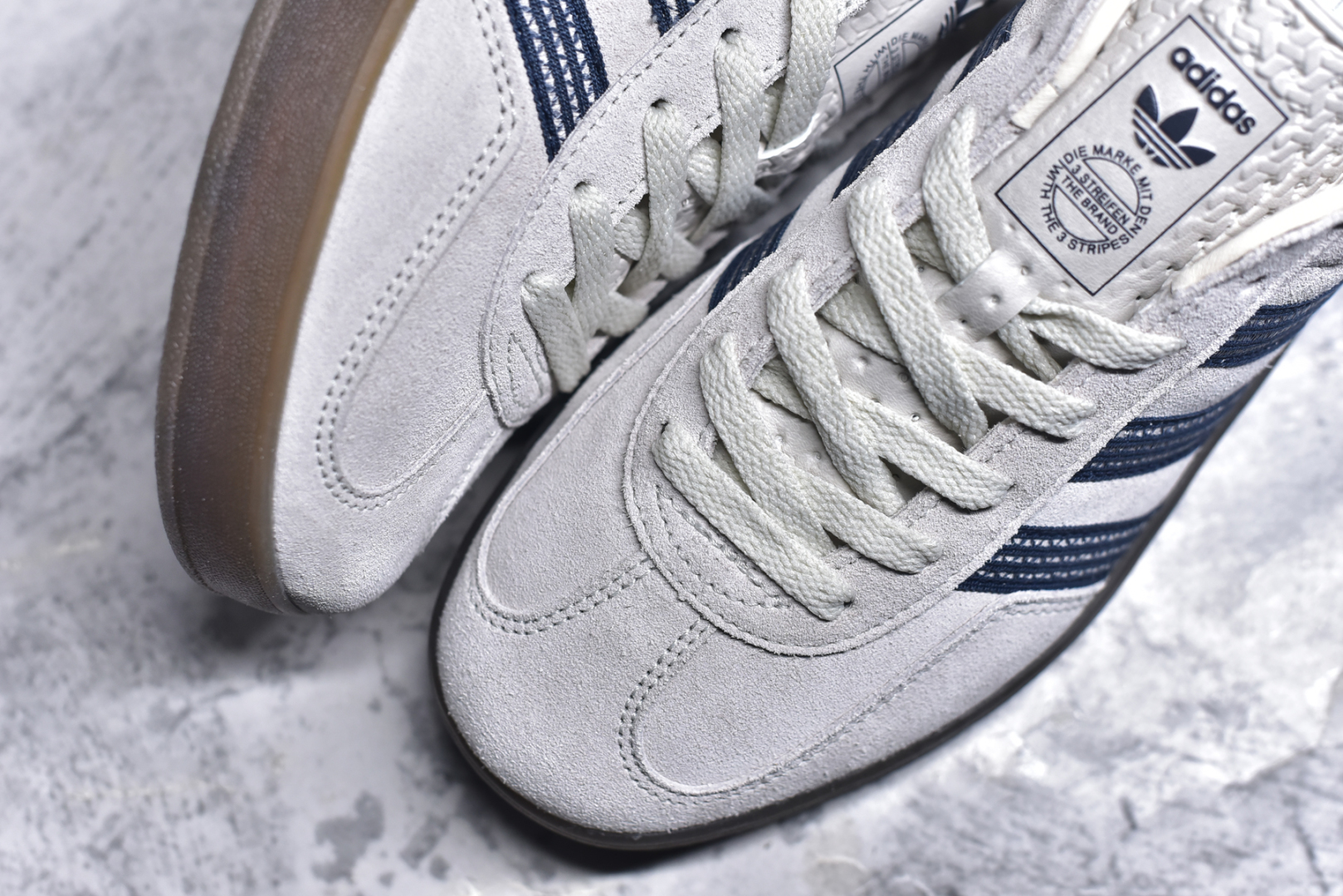 图片[8]-#AD Gazelle Indoor Trainers 羚羊内训系列低帮复古百搭休闲运动德训风板鞋 JR3381 90年代经典的复刻版！自60年代以足球训练鞋面世以来,Gazelle就以其经典设计席卷全球。1991年版本的复刻,再造经典Gazelle。采用皮革打造,搭配浊色细节,让这款经典更加简约。尺码：36 36⅔ 37⅓ 38 38⅔ 39⅓ 40 40⅔ 41⅓ 42 42⅔ 43⅓ 44 45-选品中心