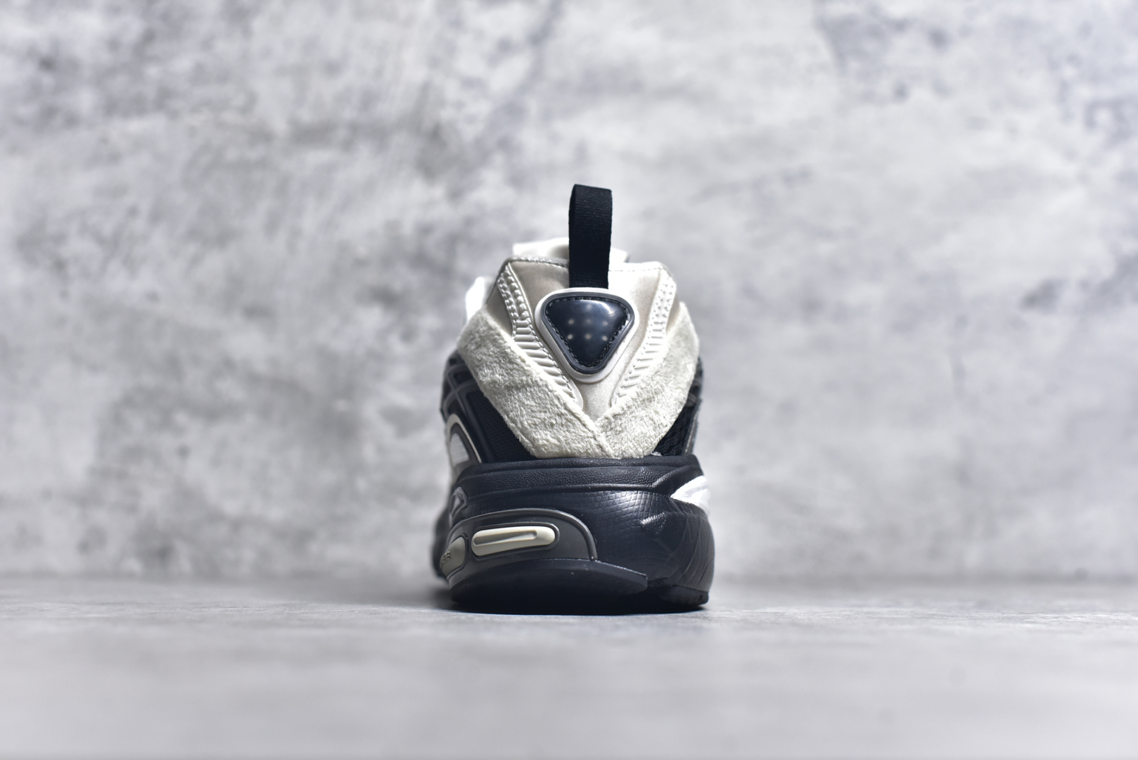 图片[5]-#SFTM x AD Originals ADISTAR CUSHION 联名复古舒适防滑耐磨低帮生活休闲鞋 JH9007实拍调校N版已经零色差零失真 百分百还原实物色彩所见即所得 不存在货不对板色差等低级问题 选购参考实物拍摄 不混卖不参货 只用心做好货严格选品 承诺混一赔十 尺码：36 36.5 37.5 38 38.5 39 40 40.5 41 42 42.5 43 44 44.5 45-选品中心