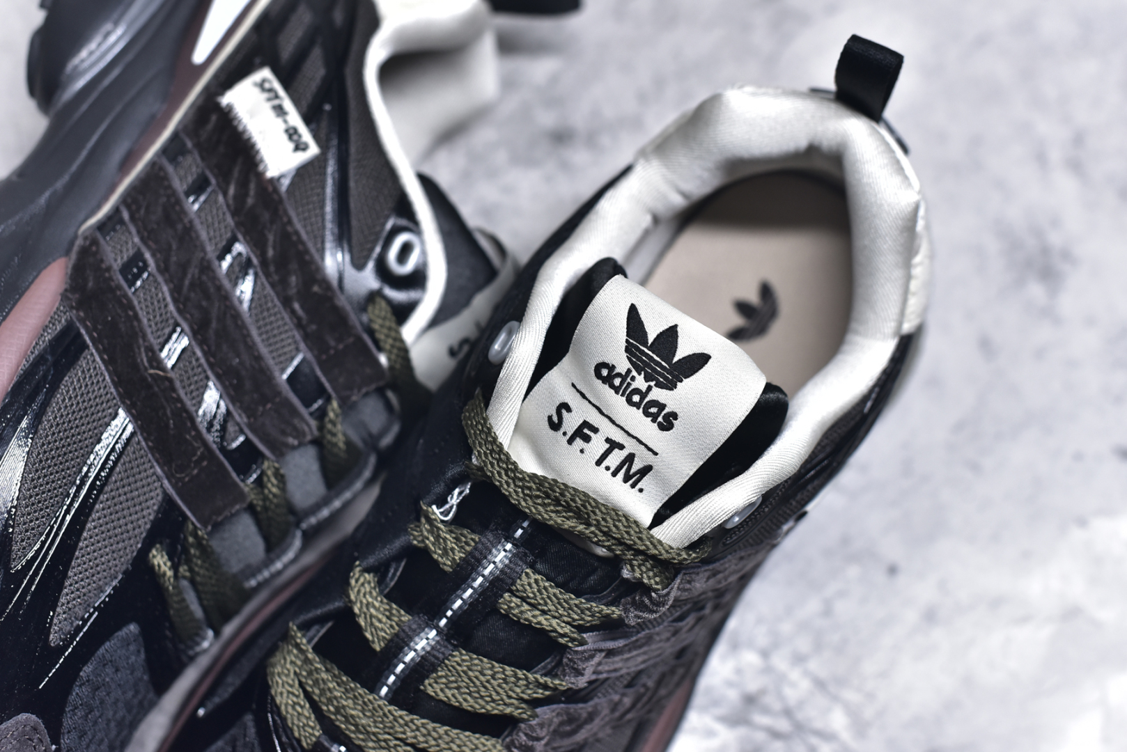 图片[9]-#SFTM x AD Originals ADISTAR CUSHION 联名复古舒适防滑耐磨低帮生活休闲鞋 JH9007实拍调校N版已经零色差零失真 百分百还原实物色彩所见即所得 不存在货不对板色差等低级问题 选购参考实物拍摄 不混卖不参货 只用心做好货严格选品 承诺混一赔十 尺码：36 36.5 37.5 38 38.5 39 40 40.5 41 42 42.5 43 44 44.5 45-选品中心