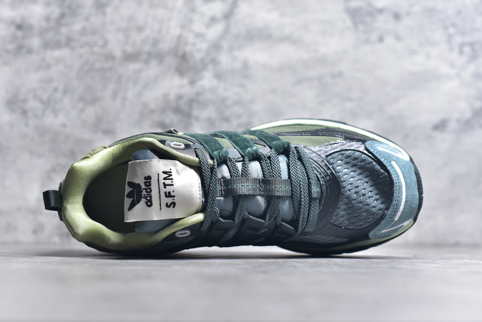 图片[4]-#SFTM x AD Originals ADISTAR CUSHION 联名复古舒适防滑耐磨低帮生活休闲鞋 JH9008 实拍调校N版已经零色差零失真 百分百还原实物色彩所见即所得 不存在货不对板色差等低级问题 选购参考实物拍摄 不混卖不参货 只用心做好货严格选品 承诺混一赔十 尺码：36 36.5 37.5 38 38.5 39 40 40.5 41 42 42.5 43 44 44.5 45-选品中心