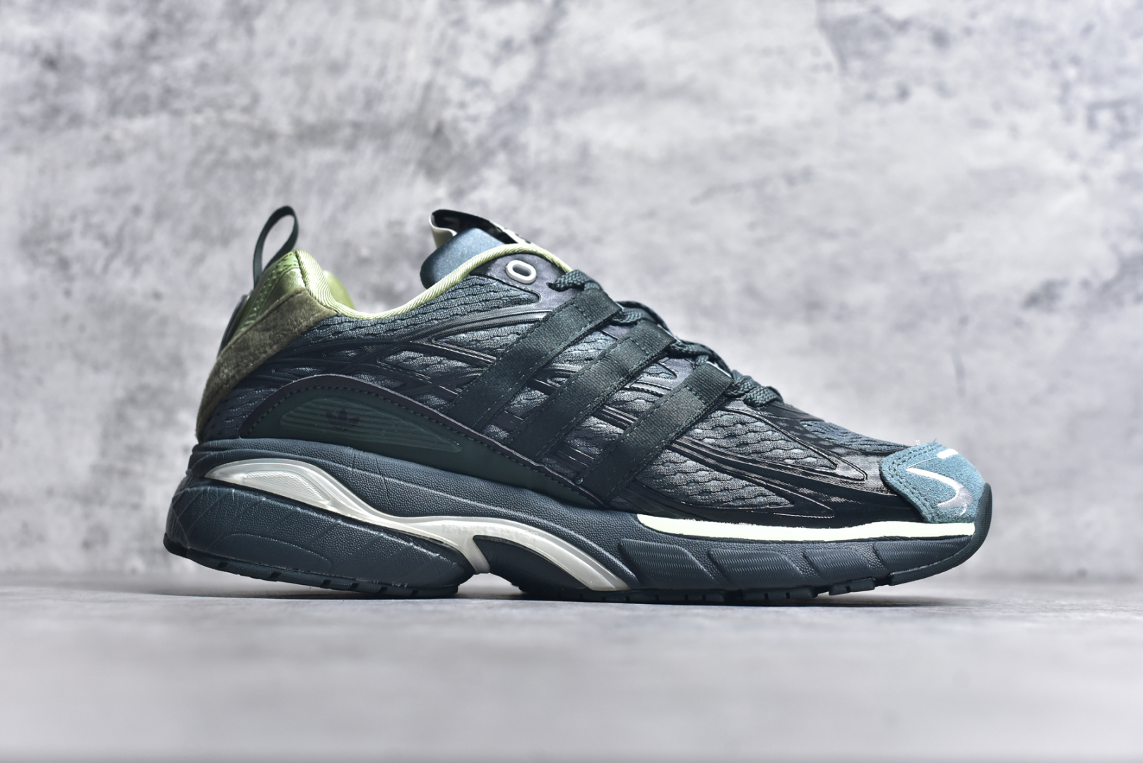 图片[3]-#SFTM x AD Originals ADISTAR CUSHION 联名复古舒适防滑耐磨低帮生活休闲鞋 JH9008 实拍调校N版已经零色差零失真 百分百还原实物色彩所见即所得 不存在货不对板色差等低级问题 选购参考实物拍摄 不混卖不参货 只用心做好货严格选品 承诺混一赔十 尺码：36 36.5 37.5 38 38.5 39 40 40.5 41 42 42.5 43 44 44.5 45-选品中心