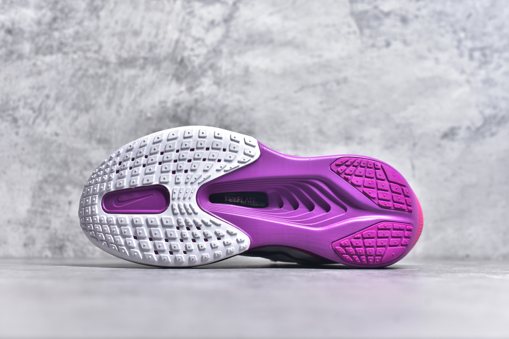 图片[6]-#NK ZoomX Invincible Run Flyknit 6 轻量跑鞋 飞织低帮休闲运动慢跑鞋 厚底增高 老爹鞋 此鞋专为短跑运动员而生 是为 5 至 10 公里距离的赛事和训练打造 整体设计采用流线型的轻质工程网眼材质构成鞋面 并与其他 Running 旗舰鞋款同样搭载全脚掌 ZoomX 缓冲中底 搭配 Pebax 物料与橡胶外底 ZoomX StreakFly 首发配色以Prototype呈现 其灵感是来自开发期间的磨损测试 透过编号的标记与内侧的预期跑步距离突出研发过程 货号： FN8454-100 尺码：36 36.5 37.5 38 38.5 39 40 40.5 41 42 42.5 43 44 45-选品中心