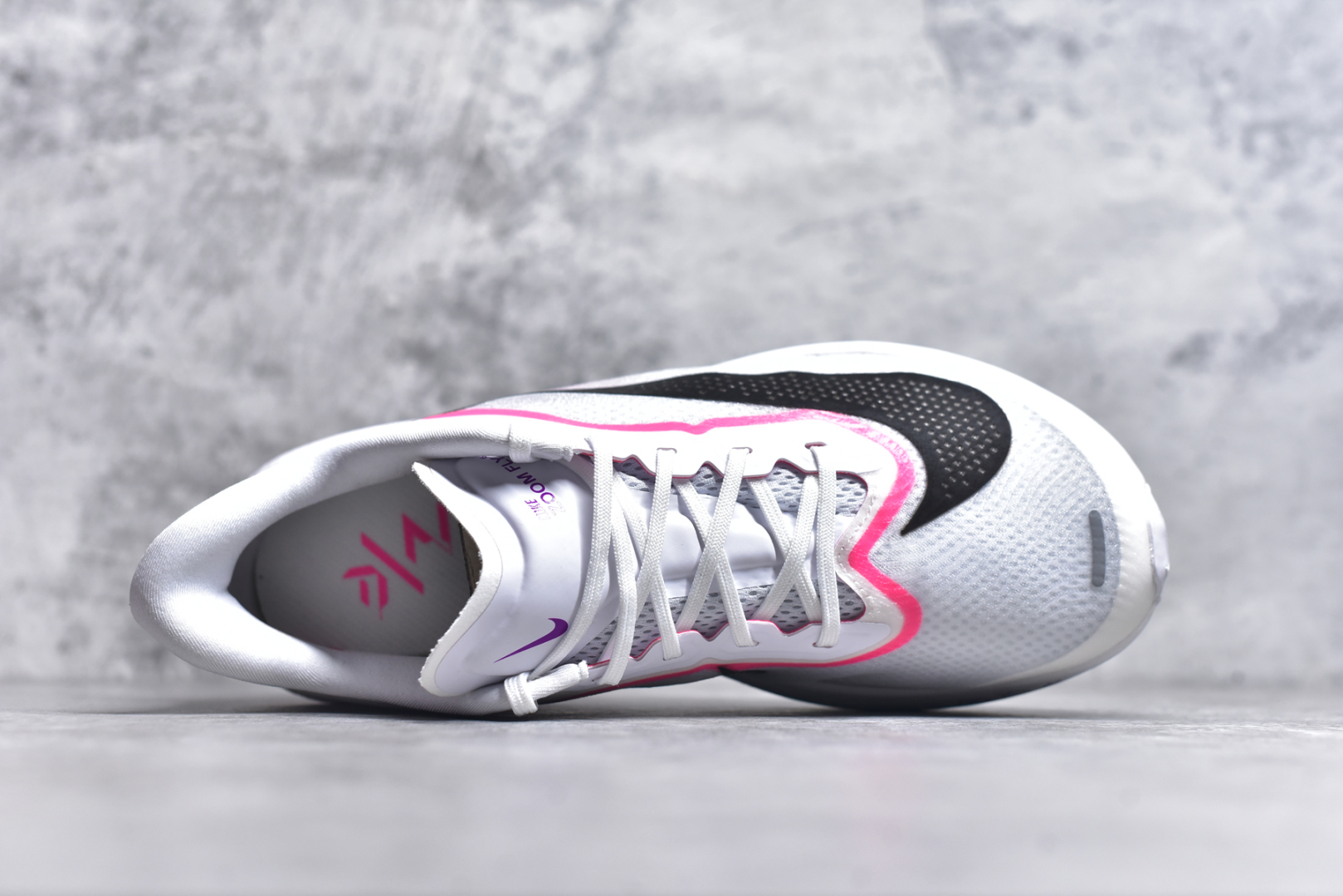 图片[4]-#NK ZoomX Invincible Run Flyknit 6 轻量跑鞋 飞织低帮休闲运动慢跑鞋 厚底增高 老爹鞋 此鞋专为短跑运动员而生 是为 5 至 10 公里距离的赛事和训练打造 整体设计采用流线型的轻质工程网眼材质构成鞋面 并与其他 Running 旗舰鞋款同样搭载全脚掌 ZoomX 缓冲中底 搭配 Pebax 物料与橡胶外底 ZoomX StreakFly 首发配色以Prototype呈现 其灵感是来自开发期间的磨损测试 透过编号的标记与内侧的预期跑步距离突出研发过程 货号： FN8454-100 尺码：36 36.5 37.5 38 38.5 39 40 40.5 41 42 42.5 43 44 45-选品中心
