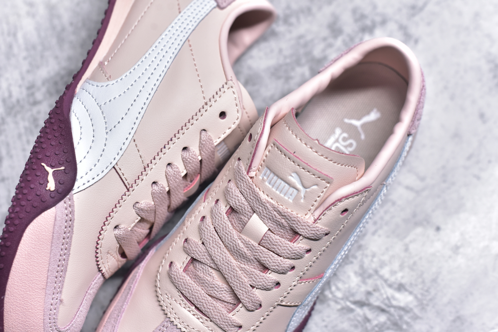 图片[9]-#M纯原 PUMA Bella UT Low 彪马贝拉UT系列低帮薄底德训复古风经典百搭休闲慢跑鞋 继将 Speedcat OG 带回后，近日 Puma 再以品牌档案室的经典鞋型 Bella OG 为蓝本，推出契合时下薄底球鞋趋势的 Bella UT 鞋款。自 21 世纪初问世以来，Bella OG 鞋型以其独特的薄底设计和上翻外底设计收获了众多年轻拥趸，更是 PUMA DNA 中不可磨灭的经典。此番重新推出的 Bella UT 鞋款，整体鞋面采用上乘皮革材质，并延续 Formstrip 设计语言；鞋头处采用精致的包头设计，搭配麂皮材质提升质感；鞋底部分保留 Bella 鞋款标志性的薄底和点状橡胶外底，上翘的设计包裹鞋面；鞋舌与鞋跟分别点缀美洲狮 Logo 与品牌字母 Logo。值得一提的是，本次 Bella UT 鞋款搭载 SOFTFOAM+ 鞋垫，兼顾美学设计与穿着舒适度。而配色上则提供白、黄、蓝、银、粉五款颜色。尺码：36 37 37.5 38 39 39.5 40 40.5 41 42 42.5 43 44 44.5-选品中心