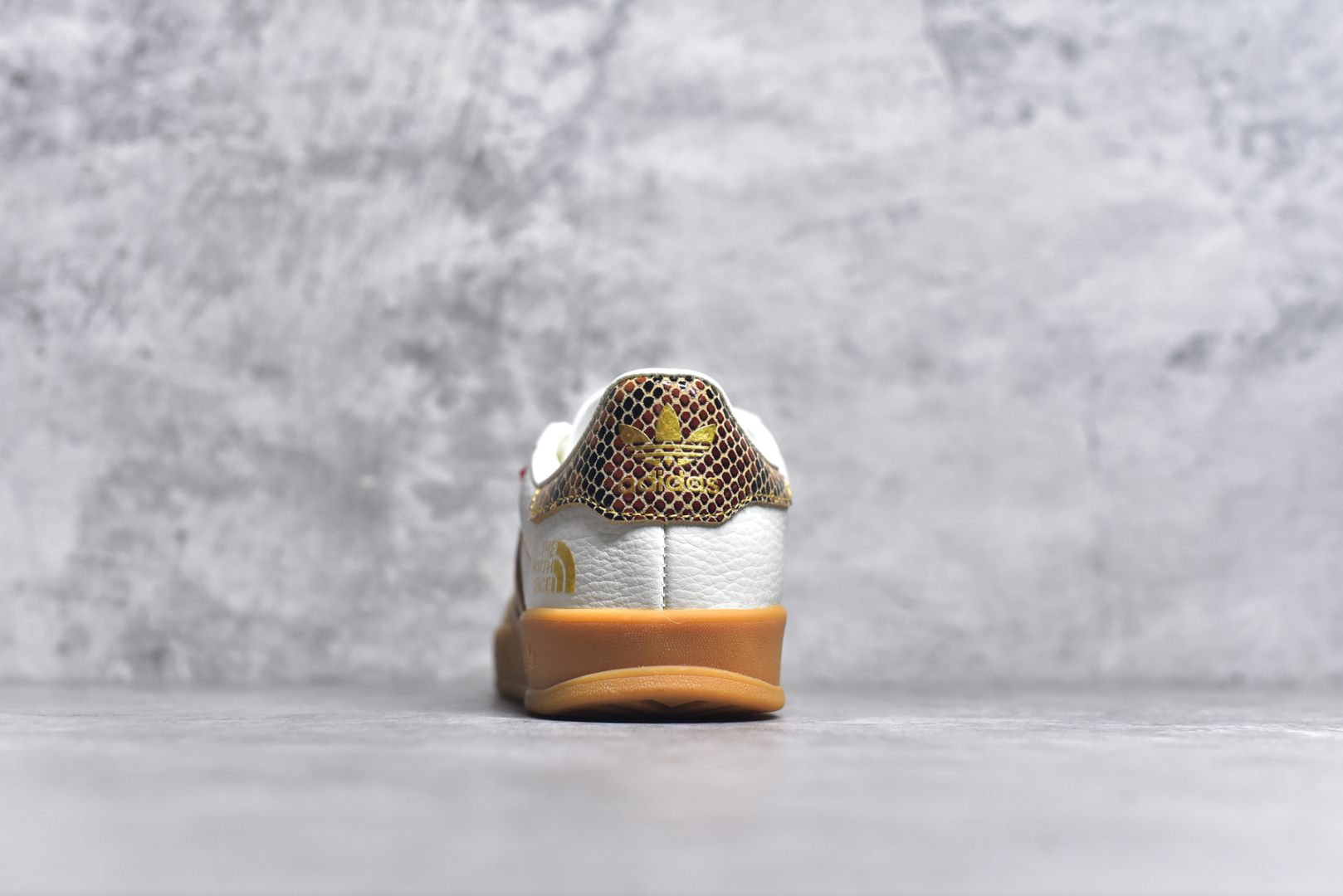 图片[5]-#adidas SAMBA OG 德训鞋 “北面联名-癸巳”高端定制 定制桑巴 大厂纯原品质出货 超高清洁度 细节完美 舒适百搭 低帮休闲板鞋 男女同款 货号：CH6336-718 尺码：36 36.5 37.5 38 38.5 39 40 40.5 41 42 42.5 43 44 44.5 45-选品中心
