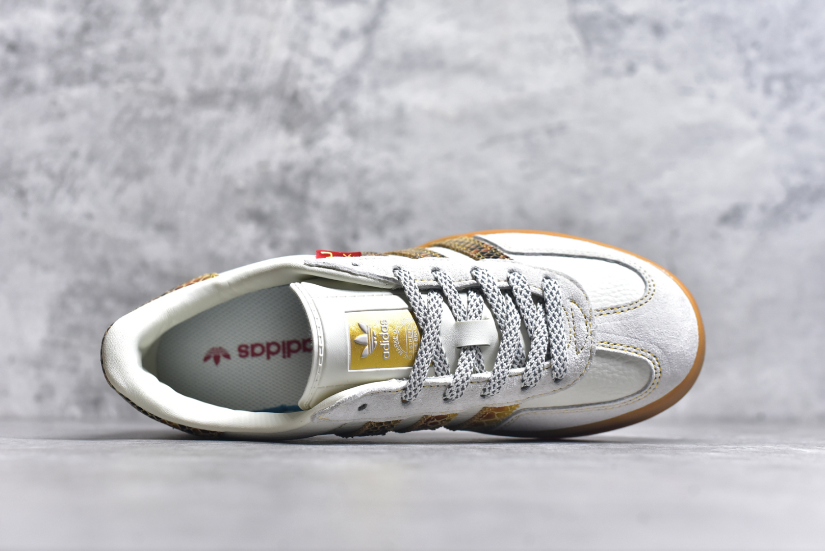 图片[4]-#adidas SAMBA OG 德训鞋 “北面联名-癸巳”高端定制 定制桑巴 大厂纯原品质出货 超高清洁度 细节完美 舒适百搭 低帮休闲板鞋 男女同款 货号：CH6336-718 尺码：36 36.5 37.5 38 38.5 39 40 40.5 41 42 42.5 43 44 44.5 45-选品中心