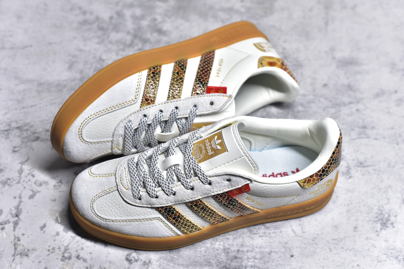 图片[7]-#adidas SAMBA OG 德训鞋 “北面联名-癸巳”高端定制 定制桑巴 大厂纯原品质出货 超高清洁度 细节完美 舒适百搭 低帮休闲板鞋 男女同款 货号：CH6336-718 尺码：36 36.5 37.5 38 38.5 39 40 40.5 41 42 42.5 43 44 44.5 45-选品中心