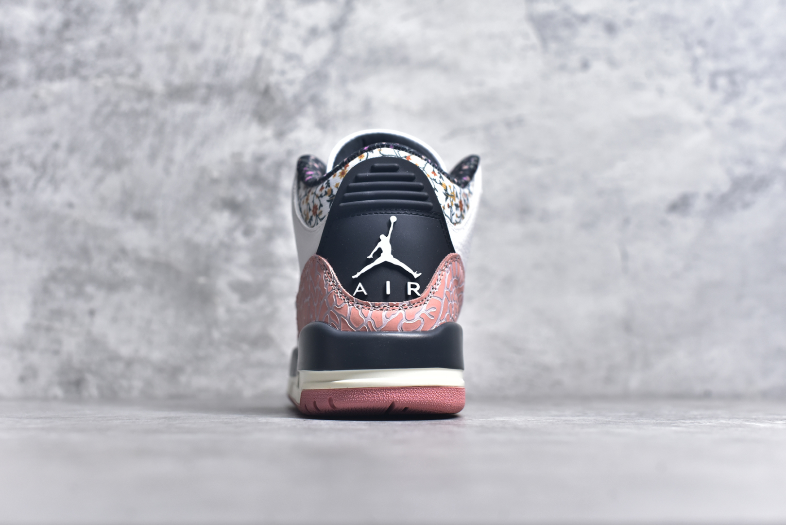图片[5]-#秒杀 外贸版福利特价 Air Jordan AJ3 系列 原纸板楦头开发 鞋型匹配公司货 正确鞋舌立体高频 最新原厂底模 大底卡色咬花完美 鞋柜必备鞋款 终端现货供应 尺码：36 36.5 37.5 38 38.5 39 40 40.5 41 42 42.5 43 44 44.5 45 46 47.5-选品中心