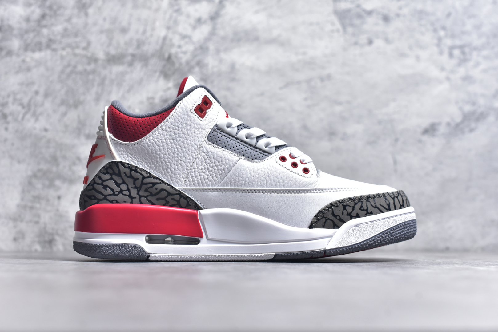 图片[3]-#秒杀 外贸版福利特价 Air Jordan AJ3 系列 原纸板楦头开发 鞋型匹配公司货 正确鞋舌立体高频 最新原厂底模 大底卡色咬花完美 鞋柜必备鞋款 终端现货供应 尺码：36 36.5 37.5 38 38.5 39 40 40.5 41 42 42.5 43 44 44.5 45 46 47.5-选品中心