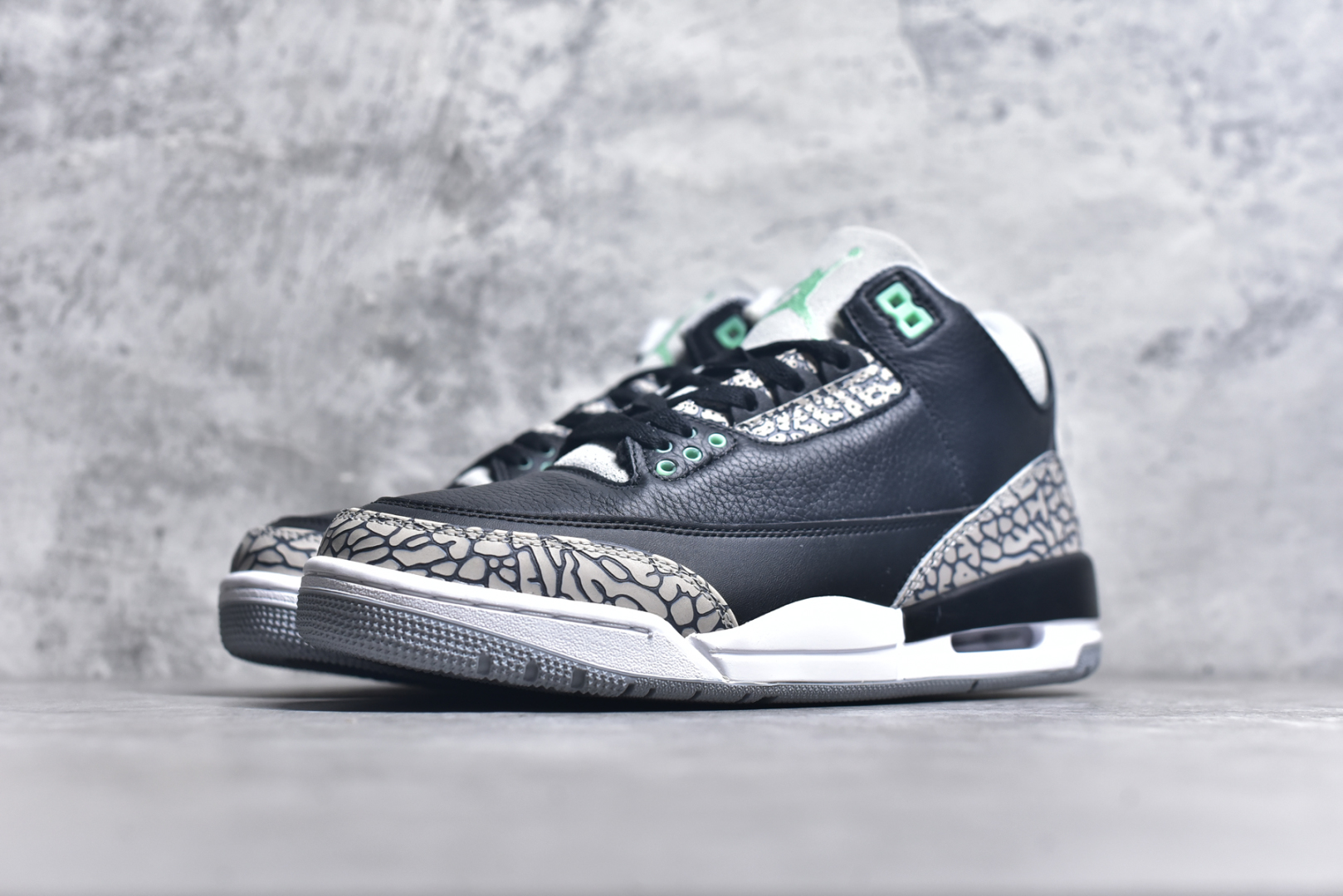 图片[2]-#秒杀 外贸版福利特价 Air Jordan AJ3 系列 原纸板楦头开发 鞋型匹配公司货 正确鞋舌立体高频 最新原厂底模 大底卡色咬花完美 鞋柜必备鞋款 终端现货供应 尺码：36 36.5 37.5 38 38.5 39 40 40.5 41 42 42.5 43 44 44.5 45 46 47.5-选品中心