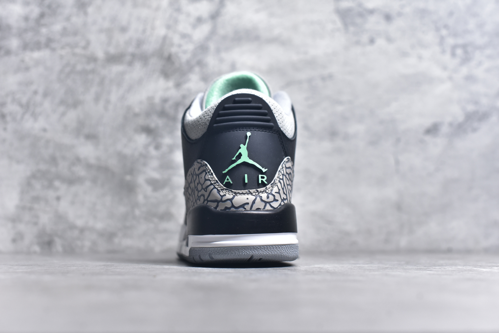 图片[5]-#秒杀 外贸版福利特价 Air Jordan AJ3 系列 原纸板楦头开发 鞋型匹配公司货 正确鞋舌立体高频 最新原厂底模 大底卡色咬花完美 鞋柜必备鞋款 终端现货供应 尺码：36 36.5 37.5 38 38.5 39 40 40.5 41 42 42.5 43 44 44.5 45 46 47.5-选品中心