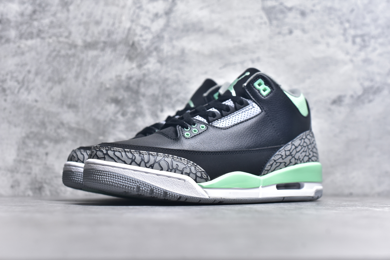 图片[2]-#秒杀 外贸版福利特价 Air Jordan AJ3 系列 原纸板楦头开发 鞋型匹配公司货 正确鞋舌立体高频 最新原厂底模 大底卡色咬花完美 鞋柜必备鞋款 终端现货供应 尺码：36 36.5 37.5 38 38.5 39 40 40.5 41 42 42.5 43 44 44.5 45 46 47.5-选品中心