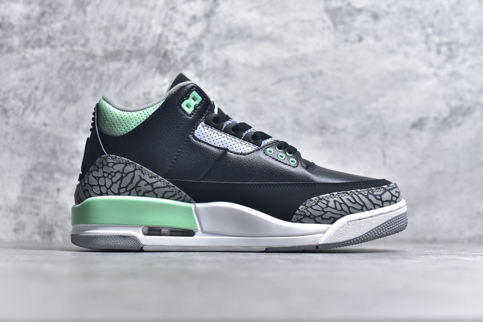 图片[3]-#秒杀 外贸版福利特价 Air Jordan AJ3 系列 原纸板楦头开发 鞋型匹配公司货 正确鞋舌立体高频 最新原厂底模 大底卡色咬花完美 鞋柜必备鞋款 终端现货供应 尺码：36 36.5 37.5 38 38.5 39 40 40.5 41 42 42.5 43 44 44.5 45 46 47.5-选品中心