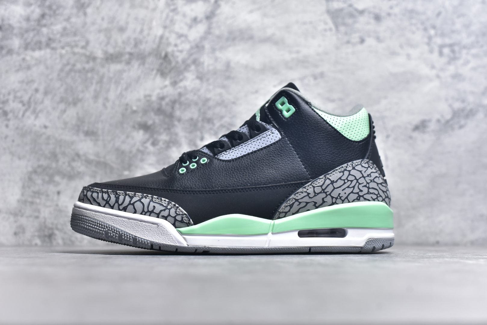 #秒杀 外贸版福利特价 Air Jordan AJ3 系列 原纸板楦头开发 鞋型匹配公司货 正确鞋舌立体高频 最新原厂底模 大底卡色咬花完美 鞋柜必备鞋款 终端现货供应 尺码：36 36.5 37.5 38 38.5 39 40 40.5 41 42 42.5 43 44 44.5 45 46 47.5-选品中心