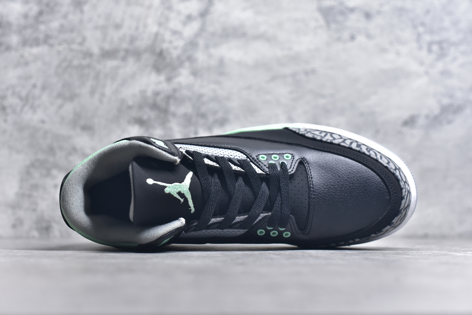 图片[4]-#秒杀 外贸版福利特价 Air Jordan AJ3 系列 原纸板楦头开发 鞋型匹配公司货 正确鞋舌立体高频 最新原厂底模 大底卡色咬花完美 鞋柜必备鞋款 终端现货供应 尺码：36 36.5 37.5 38 38.5 39 40 40.5 41 42 42.5 43 44 44.5 45 46 47.5-选品中心