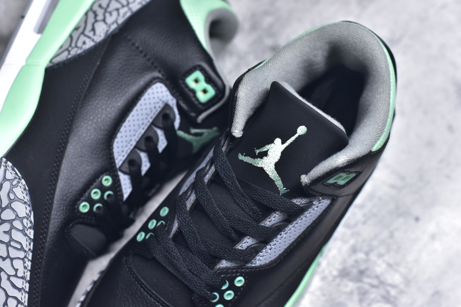 图片[9]-#秒杀 外贸版福利特价 Air Jordan AJ3 系列 原纸板楦头开发 鞋型匹配公司货 正确鞋舌立体高频 最新原厂底模 大底卡色咬花完美 鞋柜必备鞋款 终端现货供应 尺码：36 36.5 37.5 38 38.5 39 40 40.5 41 42 42.5 43 44 44.5 45 46 47.5-选品中心