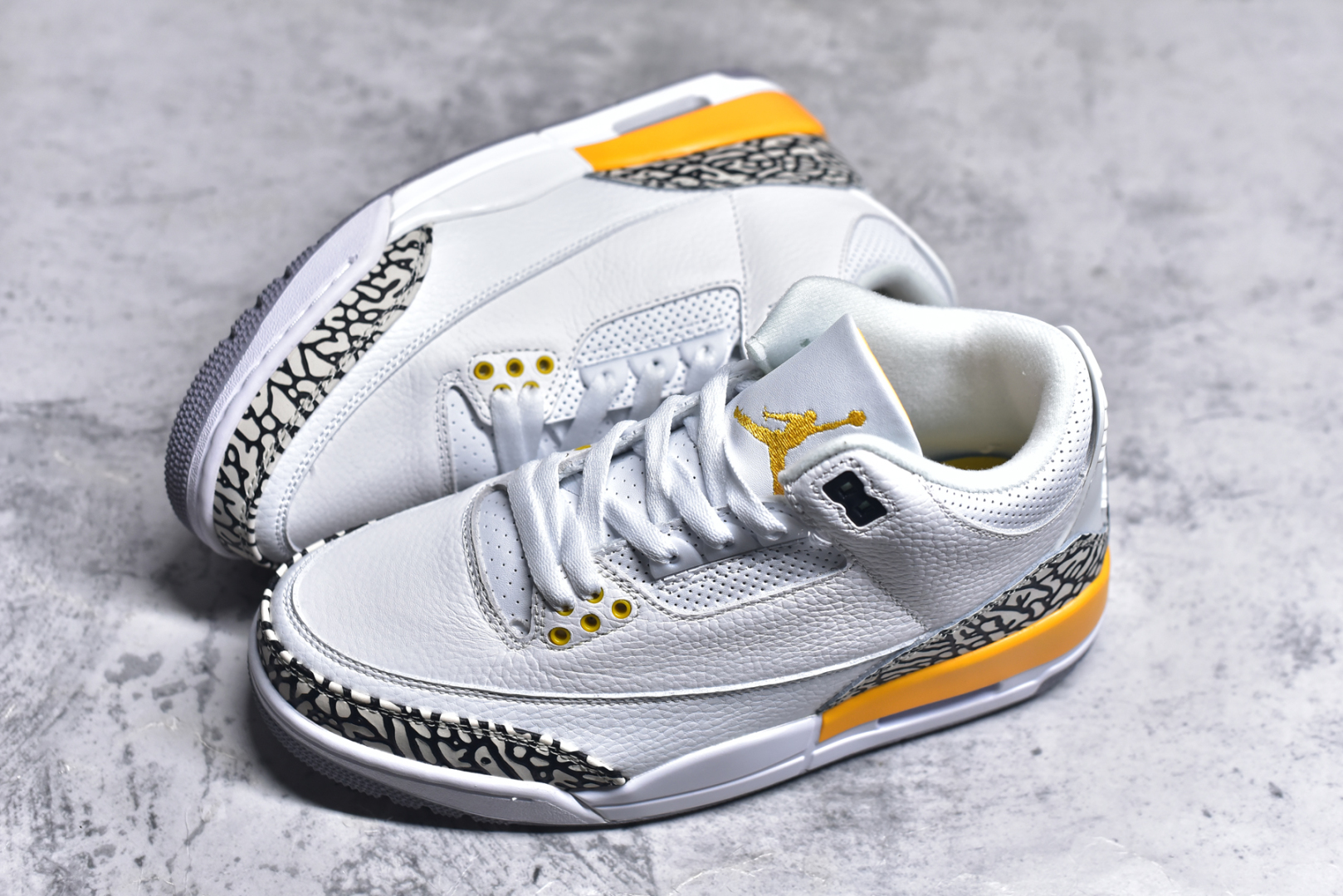 图片[7]-#秒杀 外贸版福利特价 Air Jordan AJ3 系列 原纸板楦头开发 鞋型匹配公司货 正确鞋舌立体高频 最新原厂底模 大底卡色咬花完美 鞋柜必备鞋款 终端现货供应 尺码：36 36.5 37.5 38 38.5 39 40 40.5 41 42 42.5 43 44 44.5 45 46 47.5-选品中心