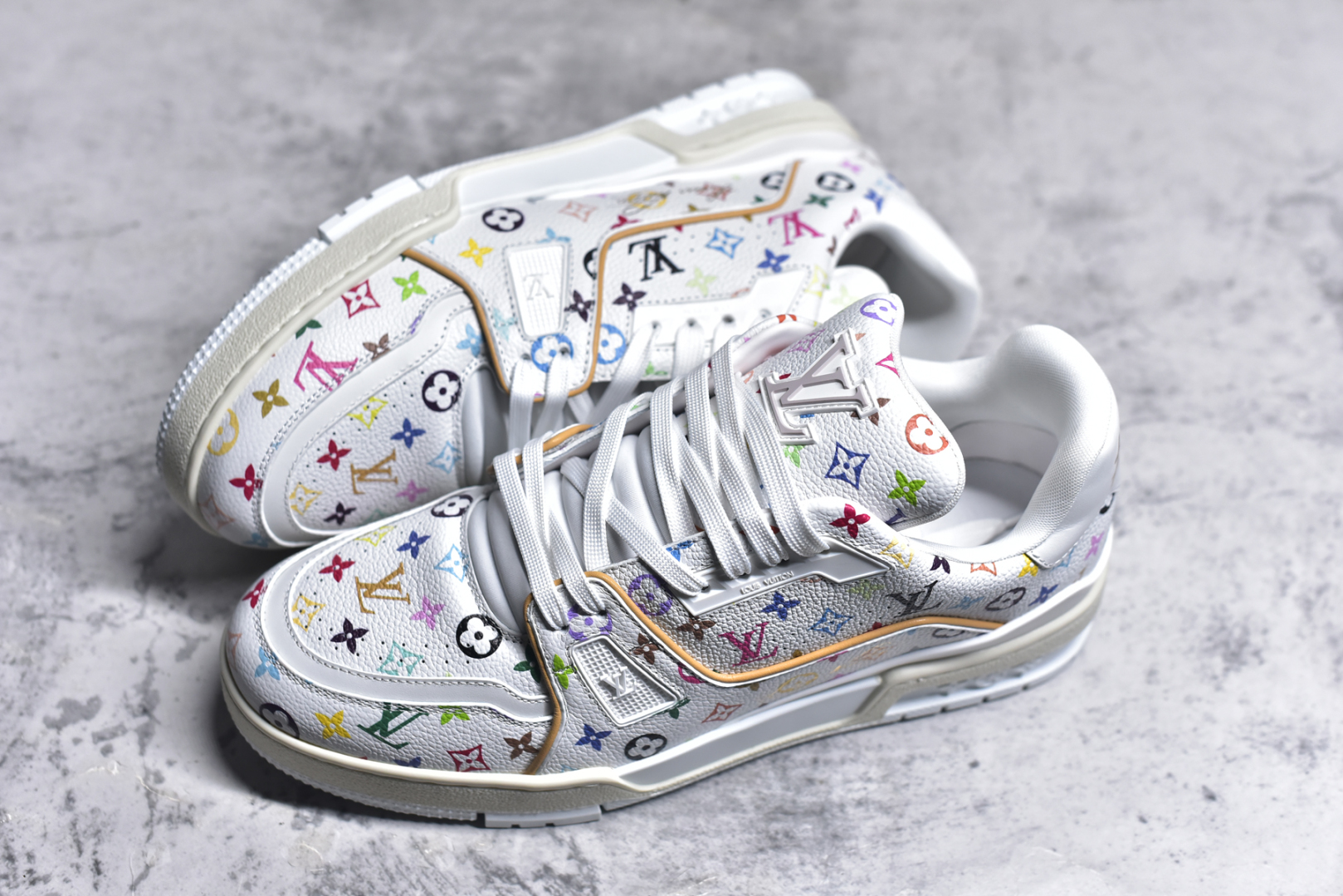 图片[7]-#GD广顶 Louis Vuitton Trainer lv路易威登时装走秀运动时尚板鞋 外贸零售特供批次 2023全新纸板数据 印花高频效果碾压市面 市售天花板产物 耗时半年巨作 全套原厂新版原纸板楦头开发 原厂特供皮料加持 市场所有版本中综合最强的货品 GD实力大厂出品 全网最全配色更新最快 最成熟的做工稳定的品控 完美鞋型超高的清洁度 零毛边线头瑕疵 全套原楦原纸版原鞋开模 全网最具灵魂的版型 正确原装黄色鞋盒 正确中底印花 鞋面印花3D高频深度立体 全鞋电脑针车 紧密相连 针距密度一致 环保乳胶注塑鞋垫 厚度脚感还原原版 皮面裁剪部位 统一油边封口工艺 原装橡胶大底含胶量大底组合零偏差 专柜全套包装 防尘袋 说明书 质保卡 男女鞋 尺码：35 36 37 38 39 40 41 42 43 44 45-选品中心