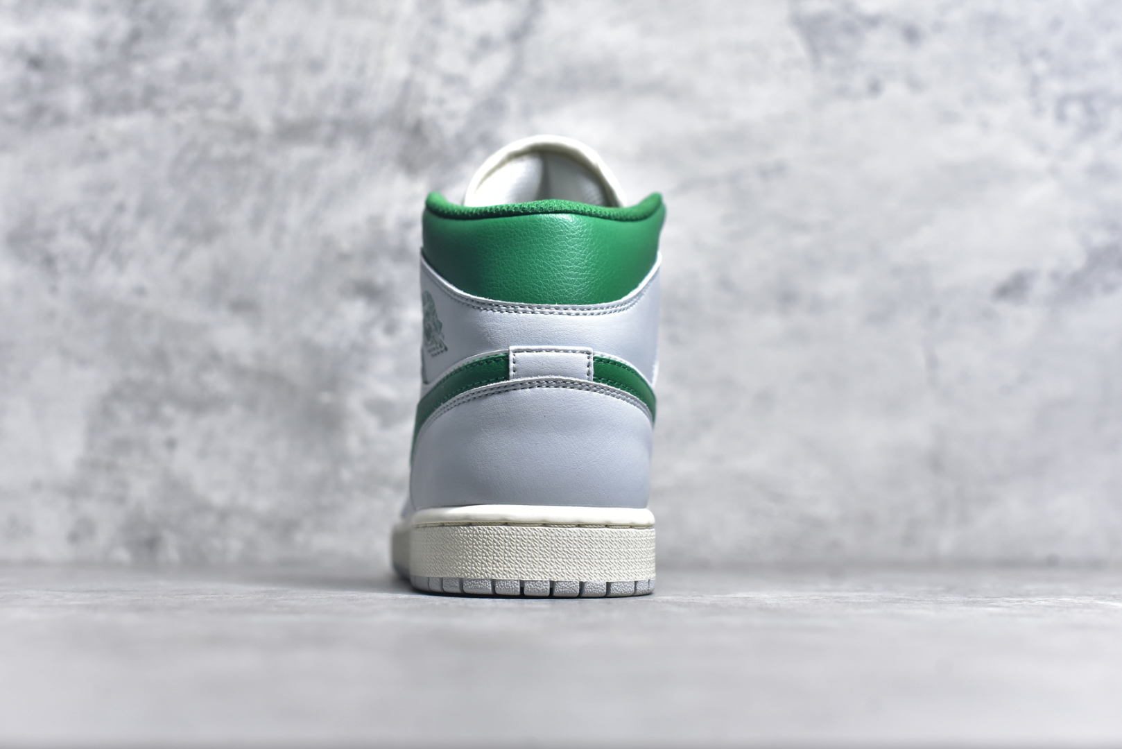 图片[5]-#K版 Air Jordan AJ1 Mid 中帮 灰白绿 DQ8423-142 原厂内置全掌气垫 A模大底 头层小牛皮 鞋舌AJ原厂专用牛津布+AJ专用反口珍珠布+原厂无杂质高弹内里海棉 特殊封边弹力鞋带 全网唯一头层牛皮 原鞋开模 拒绝公底 购置公司同步原材料 原汁原味 忠于原版尺码：36 36.5 37.5 38 38.5 39 40 40.5 41 42 42.5 43 44 44.5 45 46 47.5-选品中心