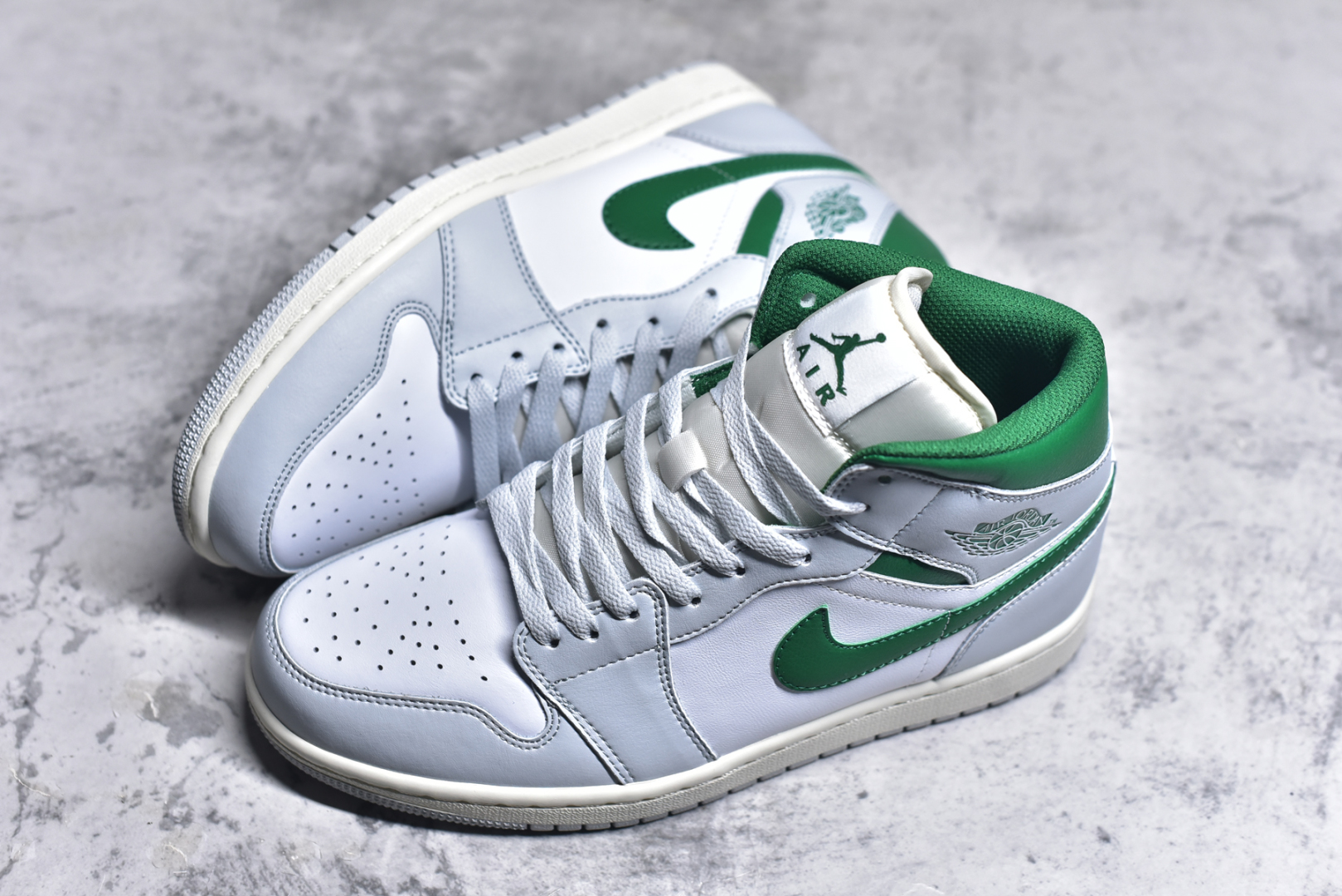 图片[7]-#K版 Air Jordan AJ1 Mid 中帮 灰白绿 DQ8423-142 原厂内置全掌气垫 A模大底 头层小牛皮 鞋舌AJ原厂专用牛津布+AJ专用反口珍珠布+原厂无杂质高弹内里海棉 特殊封边弹力鞋带 全网唯一头层牛皮 原鞋开模 拒绝公底 购置公司同步原材料 原汁原味 忠于原版尺码：36 36.5 37.5 38 38.5 39 40 40.5 41 42 42.5 43 44 44.5 45 46 47.5-选品中心