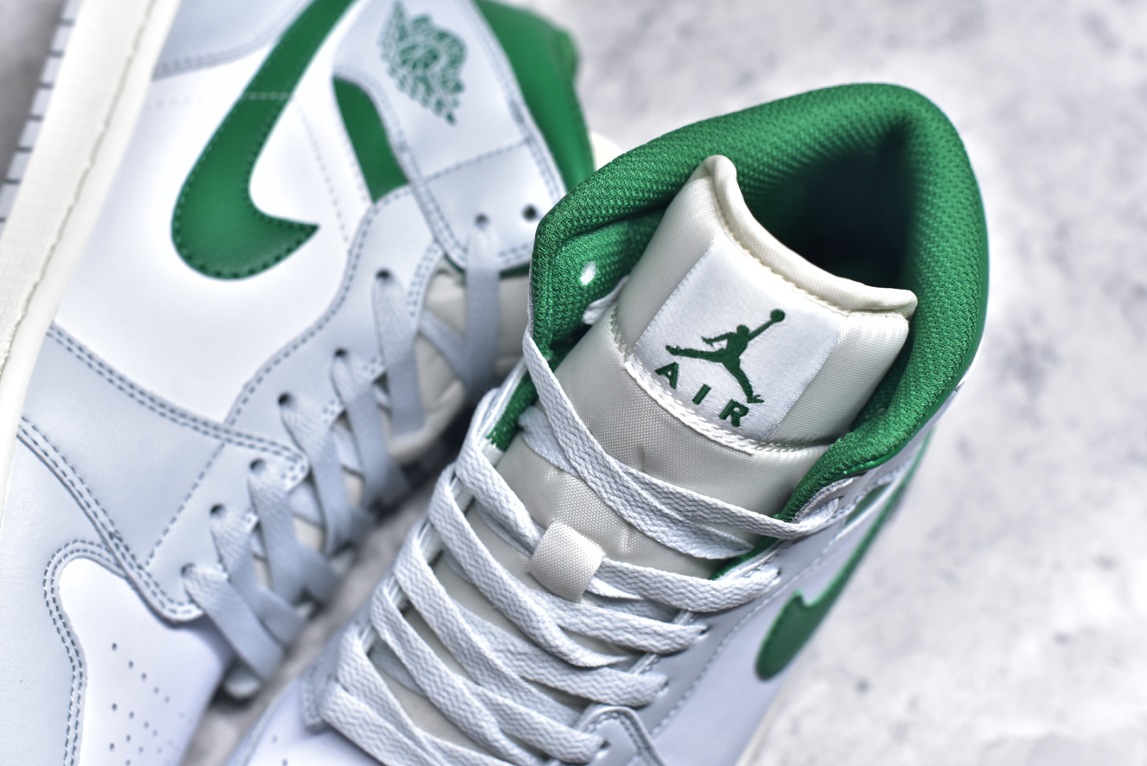 图片[9]-#K版 Air Jordan AJ1 Mid 中帮 灰白绿 DQ8423-142 原厂内置全掌气垫 A模大底 头层小牛皮 鞋舌AJ原厂专用牛津布+AJ专用反口珍珠布+原厂无杂质高弹内里海棉 特殊封边弹力鞋带 全网唯一头层牛皮 原鞋开模 拒绝公底 购置公司同步原材料 原汁原味 忠于原版尺码：36 36.5 37.5 38 38.5 39 40 40.5 41 42 42.5 43 44 44.5 45 46 47.5-选品中心