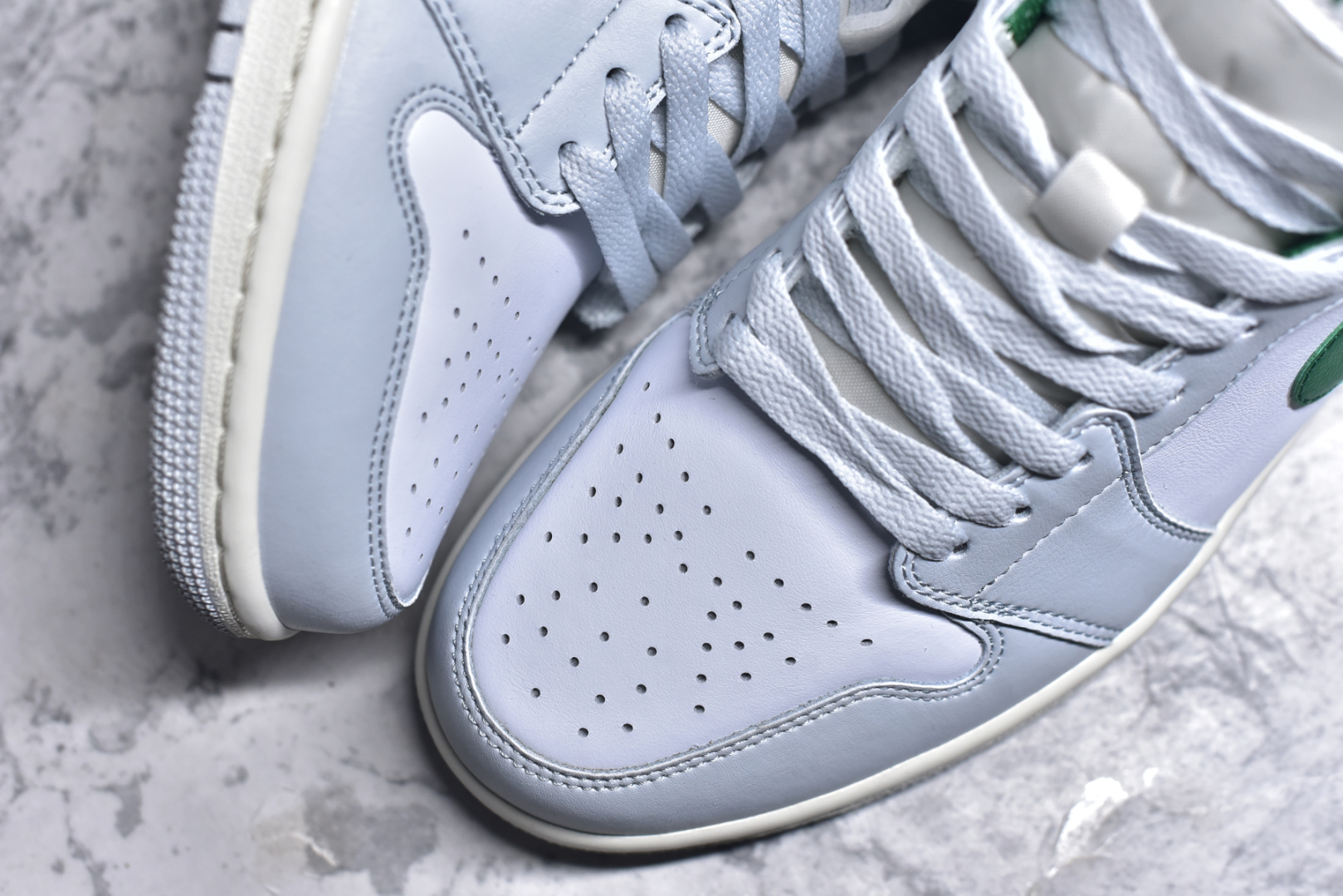 图片[8]-#K版 Air Jordan AJ1 Mid 中帮 灰白绿 DQ8423-142 原厂内置全掌气垫 A模大底 头层小牛皮 鞋舌AJ原厂专用牛津布+AJ专用反口珍珠布+原厂无杂质高弹内里海棉 特殊封边弹力鞋带 全网唯一头层牛皮 原鞋开模 拒绝公底 购置公司同步原材料 原汁原味 忠于原版尺码：36 36.5 37.5 38 38.5 39 40 40.5 41 42 42.5 43 44 44.5 45 46 47.5-选品中心