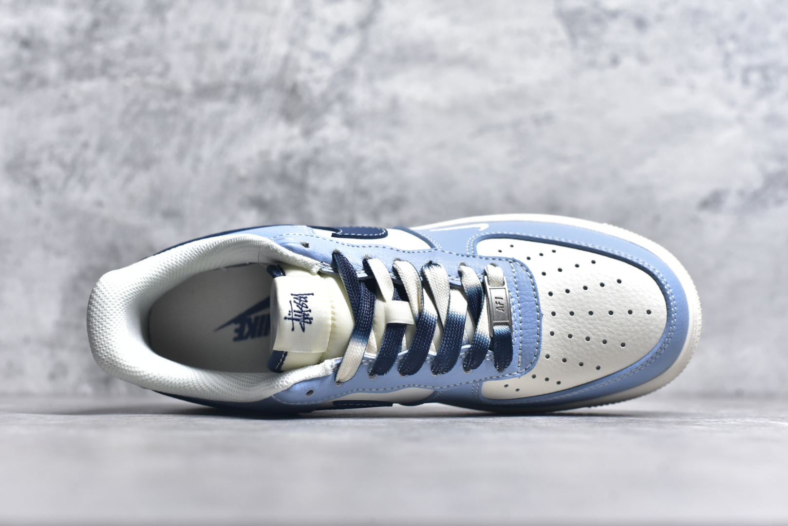 图片[4]-#Nk Air Force 1\’07 Low 斯图西联名 双拼天蓝 空军一号低帮休闲板鞋 XS1958-516 #定制皮料 3M反光 原楦原纸板 纯正版型 清洁度完美 内置全掌气垫 尺码：36 36.5 37.5 38 38.5 39 40 40.5 41 42 42.5 43 44 44.5 45 9.D4-选品中心