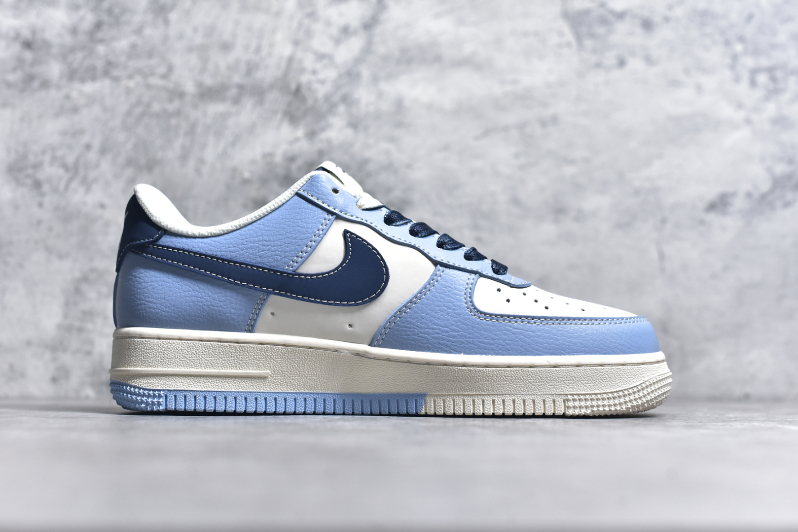 图片[3]-#Nk Air Force 1\’07 Low 斯图西联名 双拼天蓝 空军一号低帮休闲板鞋 XS1958-516 #定制皮料 3M反光 原楦原纸板 纯正版型 清洁度完美 内置全掌气垫 尺码：36 36.5 37.5 38 38.5 39 40 40.5 41 42 42.5 43 44 44.5 45 9.D4-选品中心