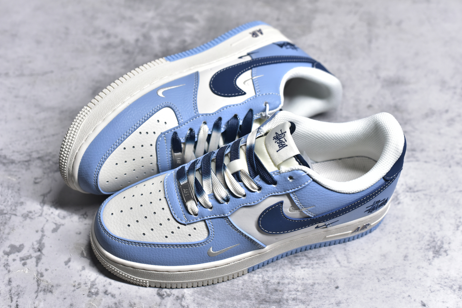 图片[7]-#Nk Air Force 1\’07 Low 斯图西联名 双拼天蓝 空军一号低帮休闲板鞋 XS1958-516 #定制皮料 3M反光 原楦原纸板 纯正版型 清洁度完美 内置全掌气垫 尺码：36 36.5 37.5 38 38.5 39 40 40.5 41 42 42.5 43 44 44.5 45 9.D4-选品中心