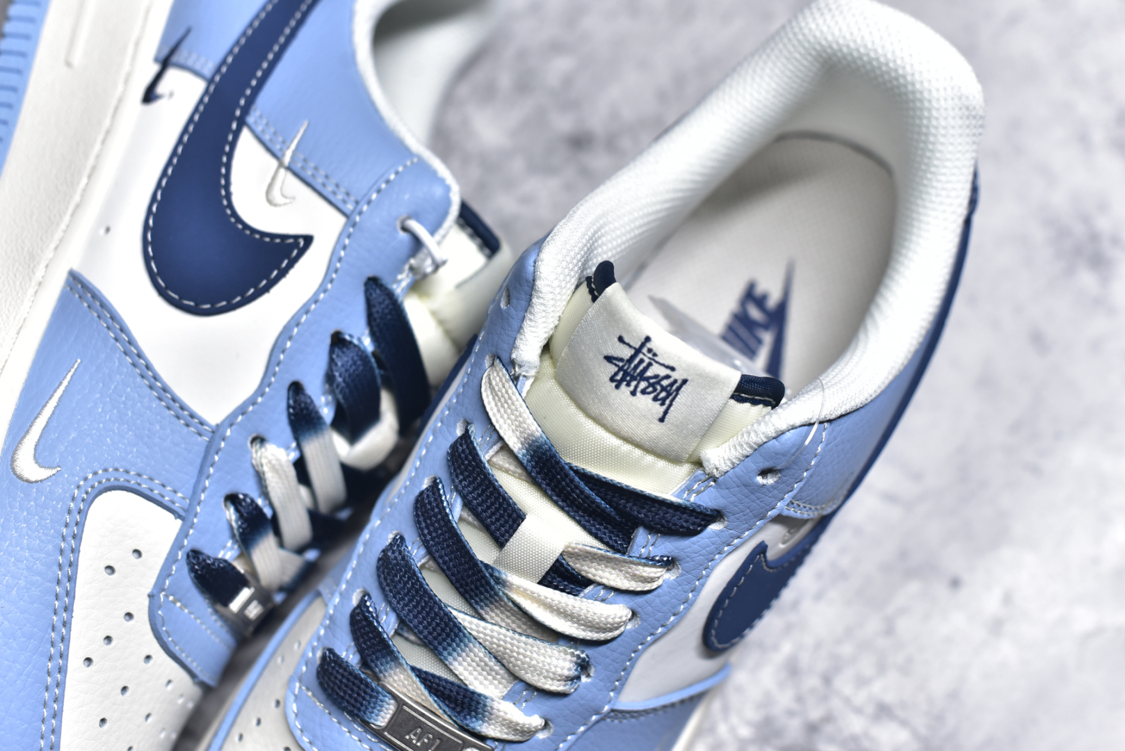 图片[9]-#Nk Air Force 1\’07 Low 斯图西联名 双拼天蓝 空军一号低帮休闲板鞋 XS1958-516 #定制皮料 3M反光 原楦原纸板 纯正版型 清洁度完美 内置全掌气垫 尺码：36 36.5 37.5 38 38.5 39 40 40.5 41 42 42.5 43 44 44.5 45 9.D4-选品中心