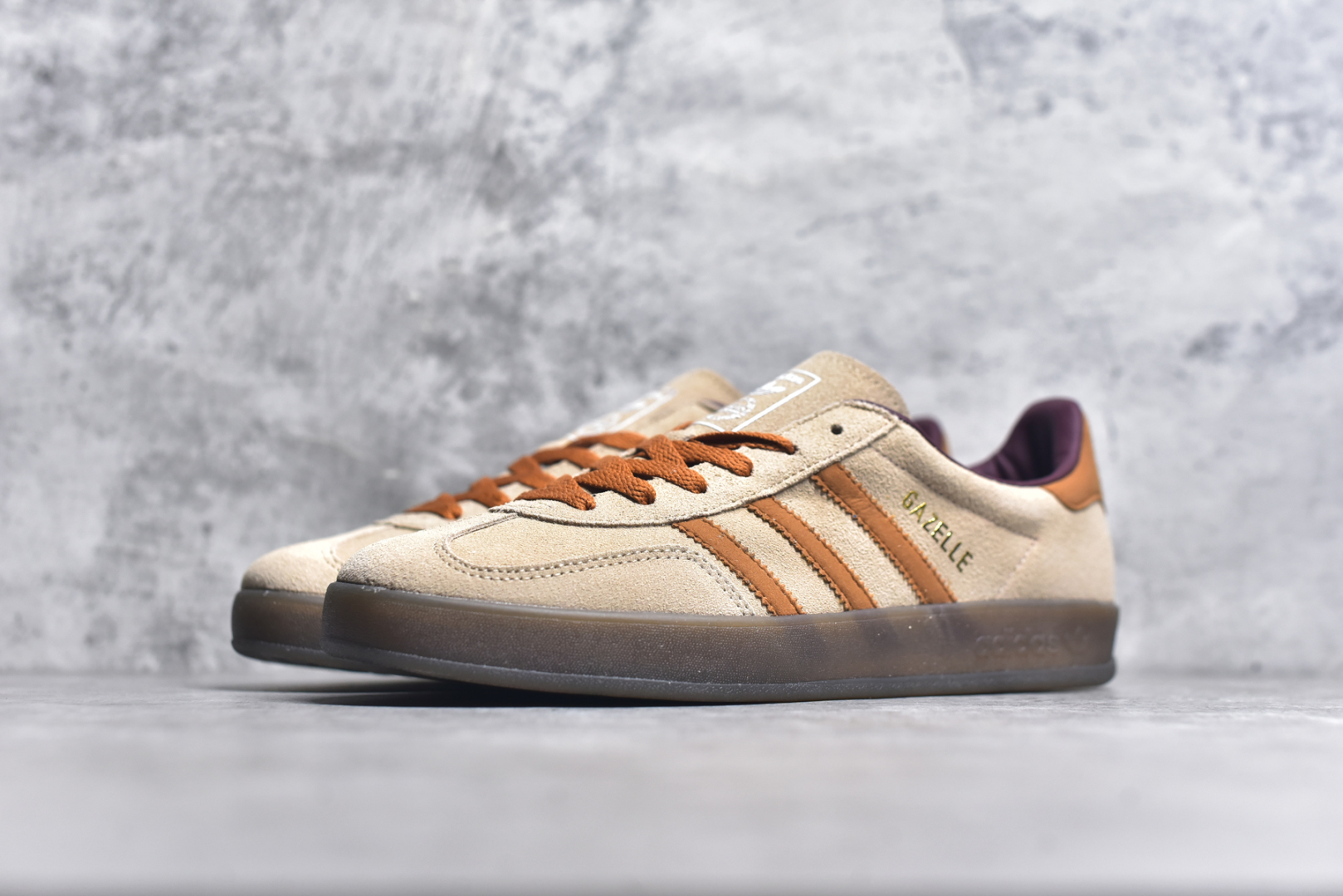 图片[2]-#AD Gazelle Indoor Trainers 羚羊内训系列低帮复古百搭休闲运动德训风板鞋 JH5412 90年代经典的复刻版！自60年代以足球训练鞋面世以来,Gazelle就以其经典设计席卷全球。1991年版本的复刻,再造经典Gazelle。采用皮革打造,搭配浊色细节,让这款经典更加简约。尺码：36 36⅔ 37⅓ 38 38⅔ 39⅓ 40 40⅔ 41⅓ 42 42⅔ 43⅓ 44⅓ 44⅔ 45-选品中心