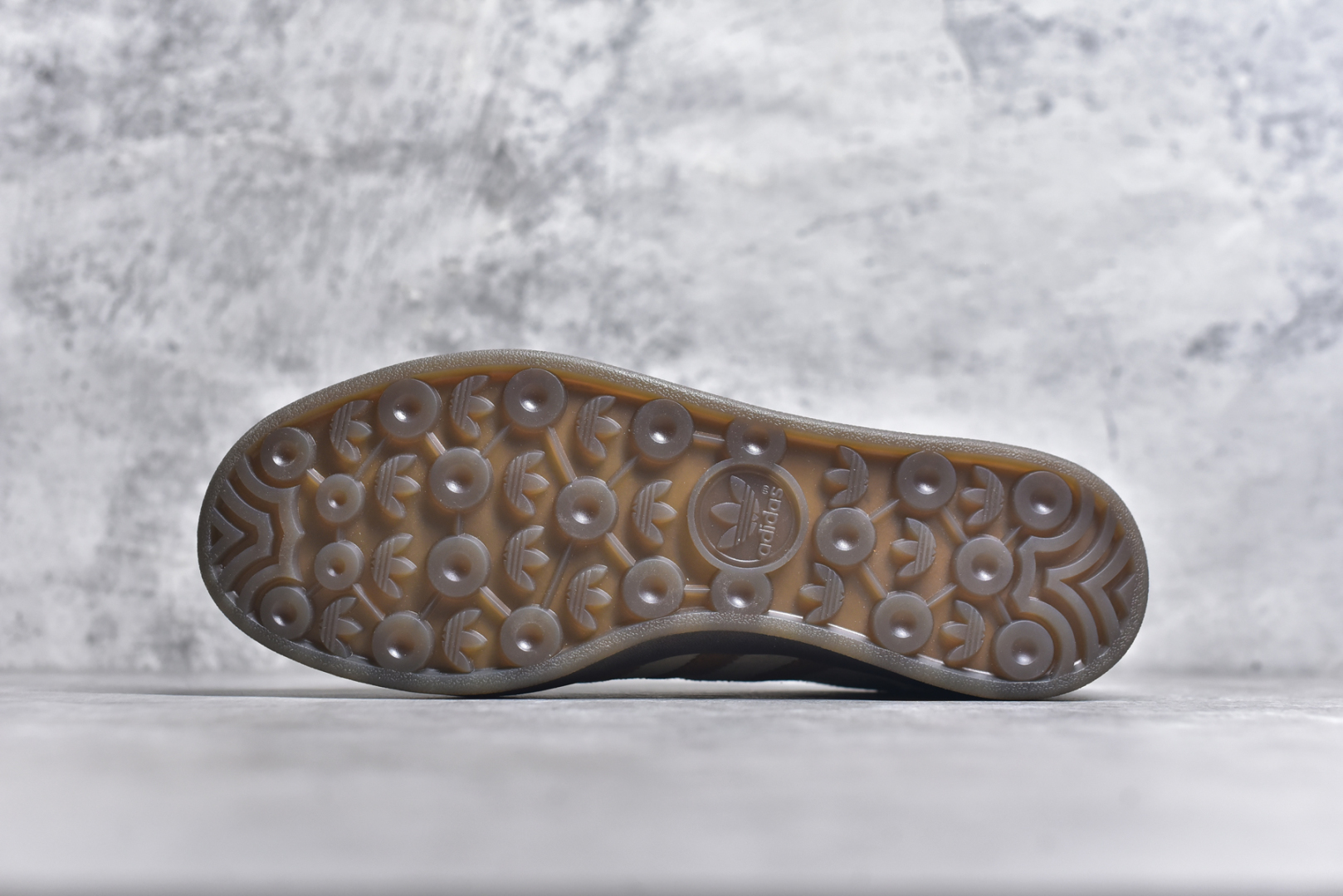 图片[6]-#AD Gazelle Indoor Trainers 羚羊内训系列低帮复古百搭休闲运动德训风板鞋 JH5412 90年代经典的复刻版！自60年代以足球训练鞋面世以来,Gazelle就以其经典设计席卷全球。1991年版本的复刻,再造经典Gazelle。采用皮革打造,搭配浊色细节,让这款经典更加简约。尺码：36 36⅔ 37⅓ 38 38⅔ 39⅓ 40 40⅔ 41⅓ 42 42⅔ 43⅓ 44⅓ 44⅔ 45-选品中心