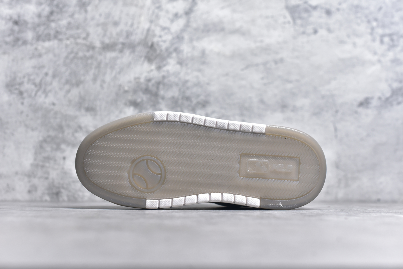 图片[6]-#MLB CHUNKY LINER EMBO MONOGRAM 复古印花老爹鞋 纯原版本 后跟加厚 呵护脚后跟 立体保护软绵鞋口 轻松穿脱不磨脚 鞋头安全防撞包裹鞋头 符合人体结构 精心设计 行走柔软触感 鞋底耐磨性强 稳定性高 抓地更牢 不易打滑 进口纳米材质 原厂全套手提袋 原盒雷射防伪标 货号： 3ASXD065N818 尺码：35 36 36.5 37.5 38 38.5 39 40 40.5 41 42 42.5 43 44 45-选品中心
