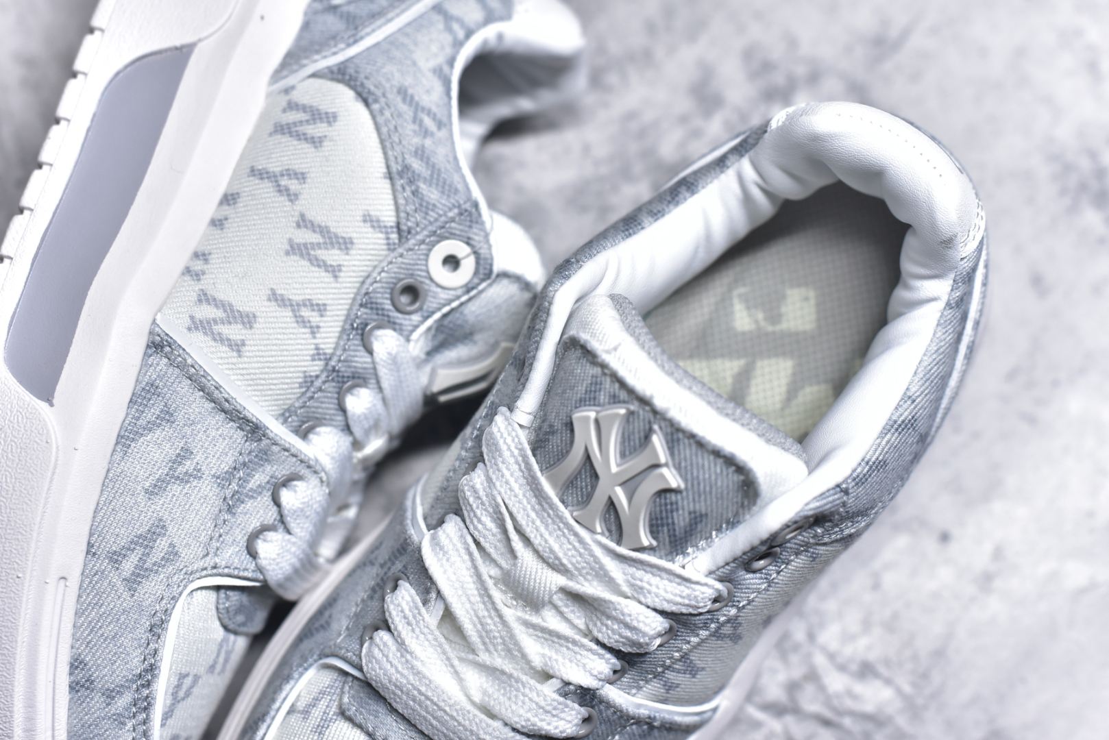 图片[9]-#MLB CHUNKY LINER EMBO MONOGRAM 复古印花老爹鞋 纯原版本 后跟加厚 呵护脚后跟 立体保护软绵鞋口 轻松穿脱不磨脚 鞋头安全防撞包裹鞋头 符合人体结构 精心设计 行走柔软触感 鞋底耐磨性强 稳定性高 抓地更牢 不易打滑 进口纳米材质 原厂全套手提袋 原盒雷射防伪标 货号： 3ASXD065N818 尺码：35 36 36.5 37.5 38 38.5 39 40 40.5 41 42 42.5 43 44 45-选品中心