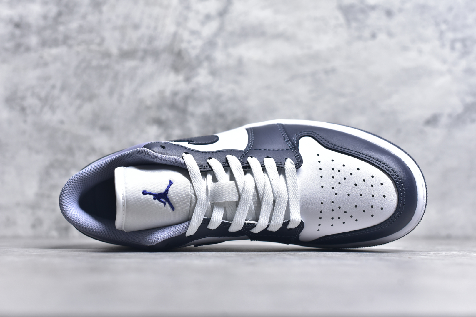 图片[4]-#DT纯原 Air Jordan AJ1 Low 低帮 白紫 553558-145 终端优势供应 市面中低帮最具代表性版本没有之一 口碑大厂出品 品控大底版型不断改良更新 全套原纸板楦头开发 确保原汁原味 完美呈现版型 完美零毛边处理 原厂内置全掌气垫 价格定位良心 平台专用代工流水线出品 一眼公司既视感 拿到手的一瞬间就与众不同 碾压市面所有版本 全部原鞋开发 每一个配色都会采购原鞋确认细节 打破市面看图做货无好货之说 尺码：35.5 36 36.5 37.5 38 38.5 39 40 40.5 41 42 42.5 43 44 44.5 45 46-选品中心