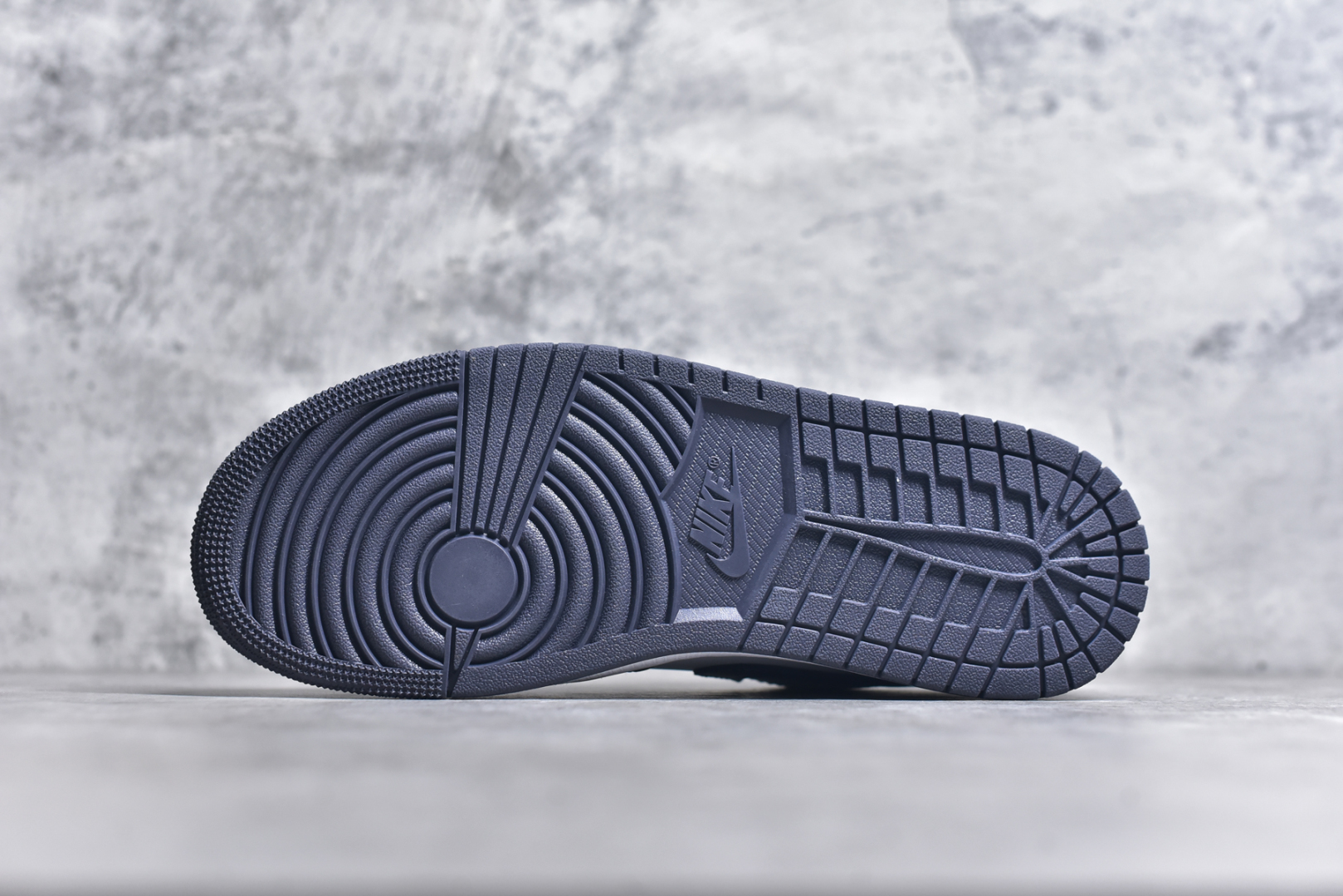 图片[6]-#DT纯原 Air Jordan AJ1 Low 低帮 白紫 553558-145 终端优势供应 市面中低帮最具代表性版本没有之一 口碑大厂出品 品控大底版型不断改良更新 全套原纸板楦头开发 确保原汁原味 完美呈现版型 完美零毛边处理 原厂内置全掌气垫 价格定位良心 平台专用代工流水线出品 一眼公司既视感 拿到手的一瞬间就与众不同 碾压市面所有版本 全部原鞋开发 每一个配色都会采购原鞋确认细节 打破市面看图做货无好货之说 尺码：35.5 36 36.5 37.5 38 38.5 39 40 40.5 41 42 42.5 43 44 44.5 45 46-选品中心