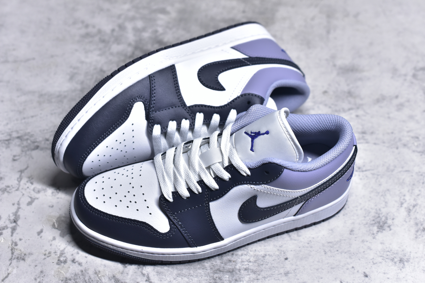 图片[7]-#DT纯原 Air Jordan AJ1 Low 低帮 白紫 553558-145 终端优势供应 市面中低帮最具代表性版本没有之一 口碑大厂出品 品控大底版型不断改良更新 全套原纸板楦头开发 确保原汁原味 完美呈现版型 完美零毛边处理 原厂内置全掌气垫 价格定位良心 平台专用代工流水线出品 一眼公司既视感 拿到手的一瞬间就与众不同 碾压市面所有版本 全部原鞋开发 每一个配色都会采购原鞋确认细节 打破市面看图做货无好货之说 尺码：35.5 36 36.5 37.5 38 38.5 39 40 40.5 41 42 42.5 43 44 44.5 45 46-选品中心